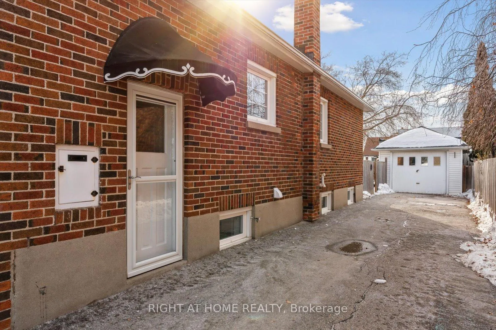 Photo 39 of 56 Cadillac Avenue N, Oshawa, O'Neill — HOMEH