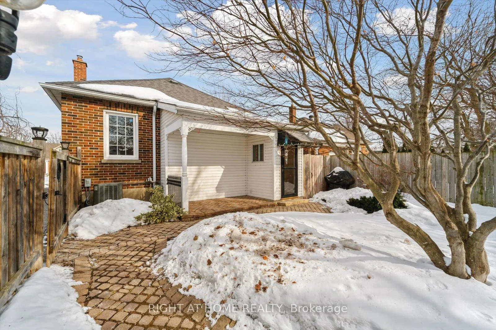 Photo 44 of 56 Cadillac Avenue N, Oshawa, O'Neill — HOMEH