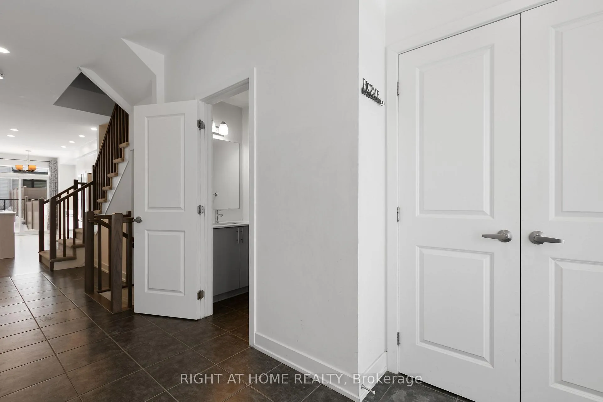 Photo 3 of 613 Rathburn Lane, Ottawa, Leitrim — HOMEH