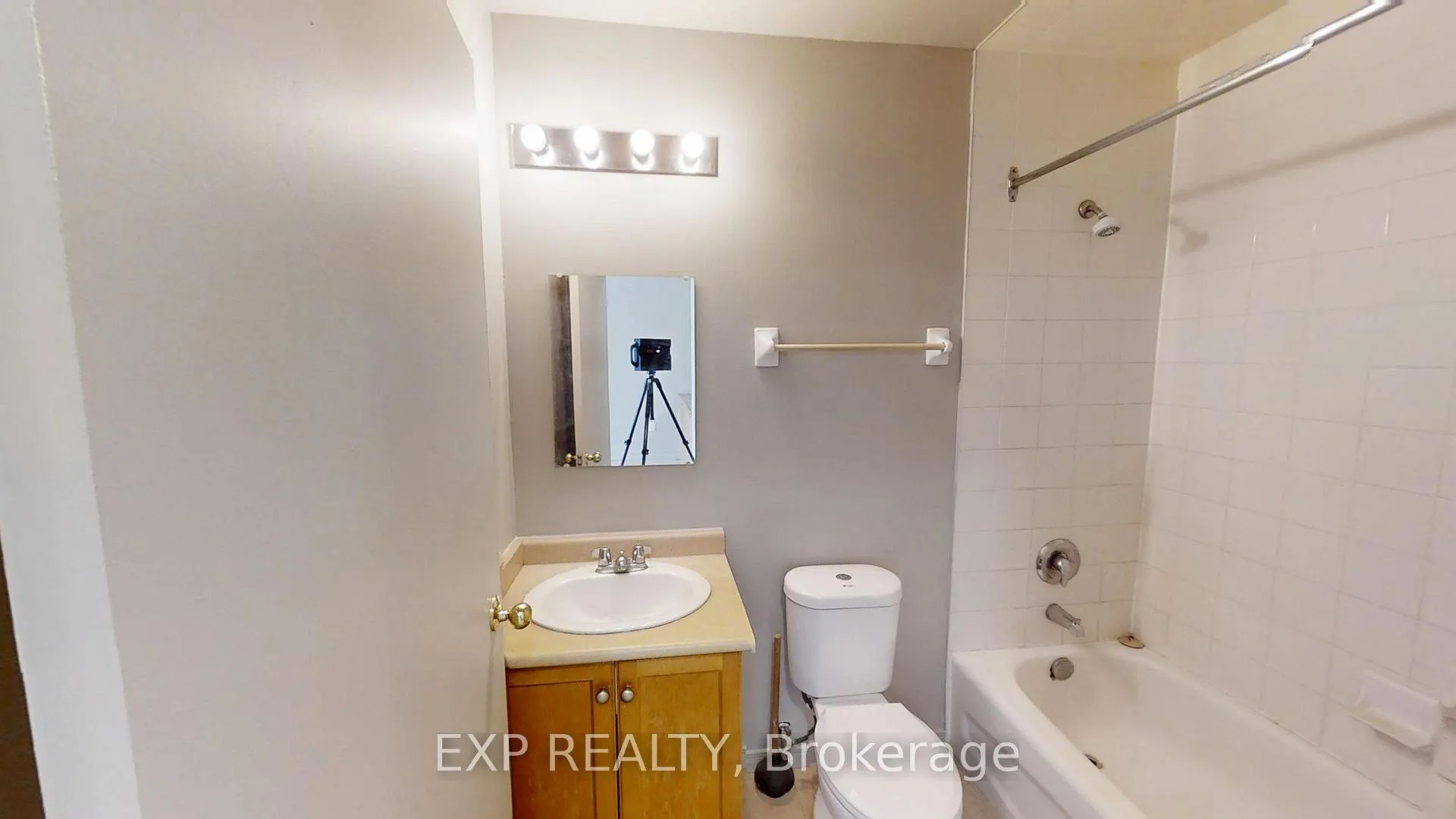 Photo 12 of Unit 401, 95 Barrie Road, Orillia — HOMEH