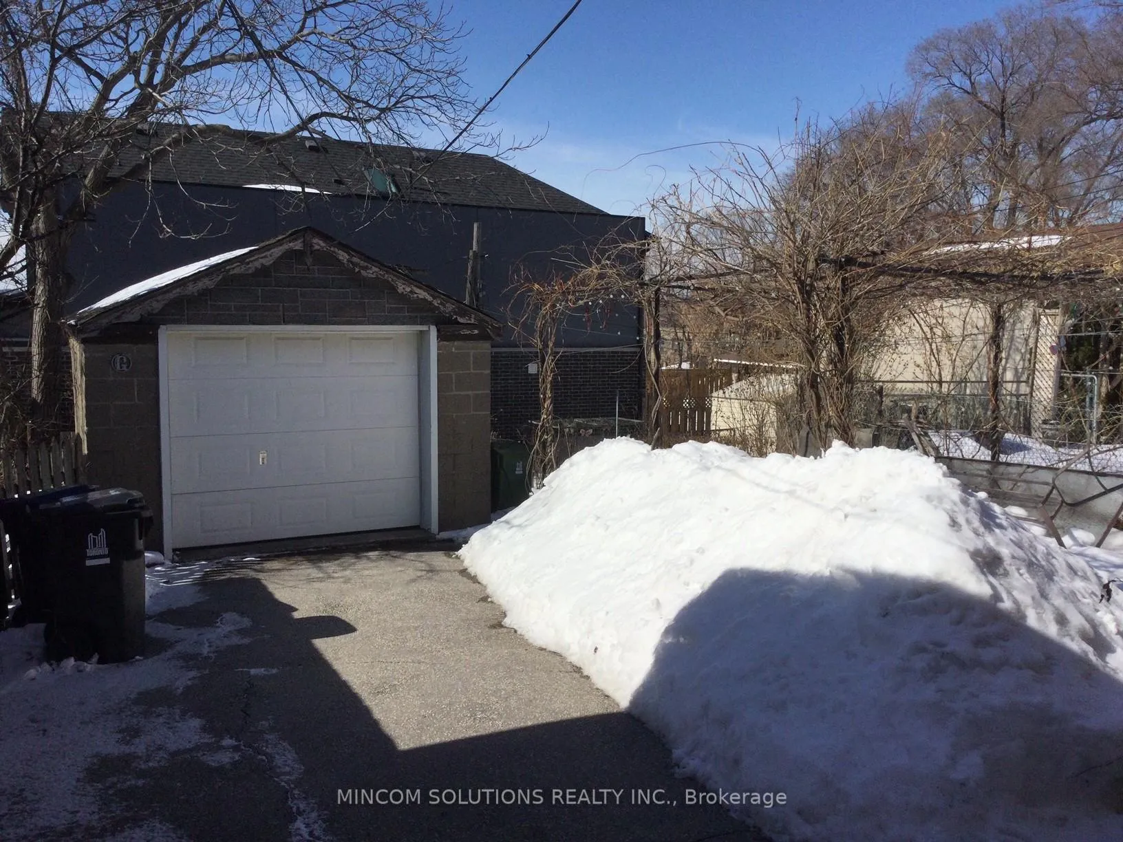 Photo 3 of 388 Kane Avenue, Toronto, Keelesdale-Eglinton West — HOMEH