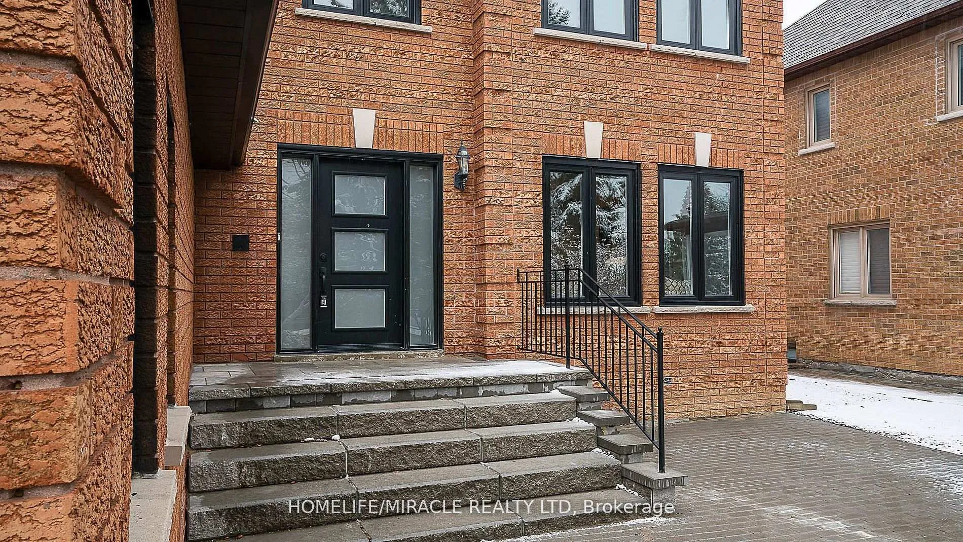 Photo 2 of Unit Upper, 157 Valeria Boulevard, Vaughan, East Woodbridge — HOMEH