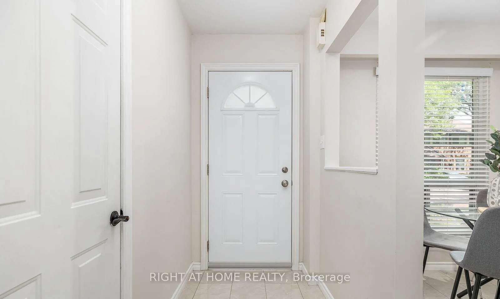 Photo 2 of Unit 91, 155 Glovers Road, Oshawa, Samac — HOMEH