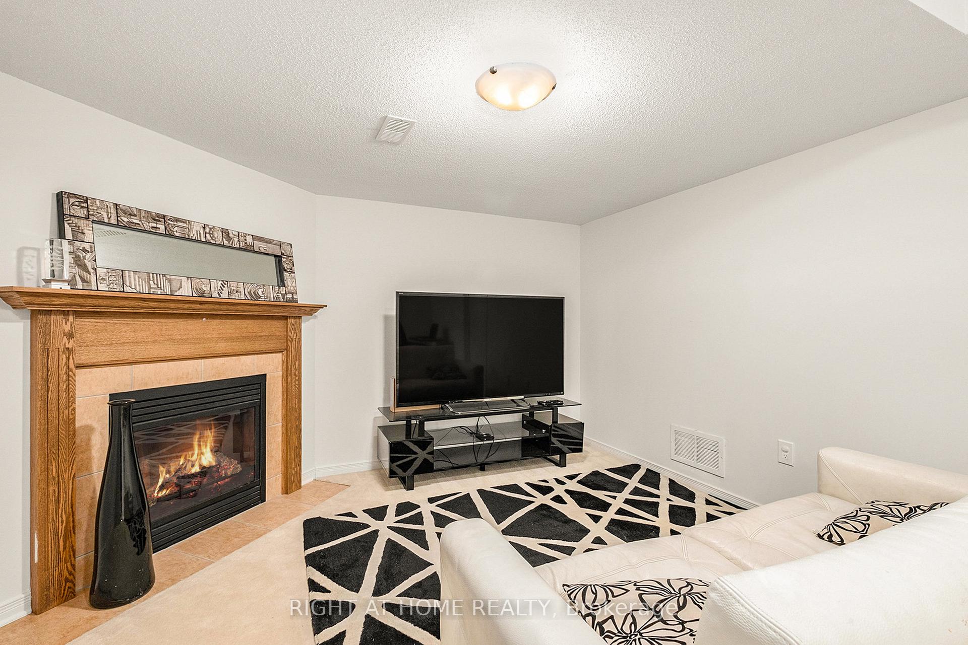 Photo 17 of 277 Macoun Circle, Ottawa, Hunt Club Park/Greenboro — HOMEH