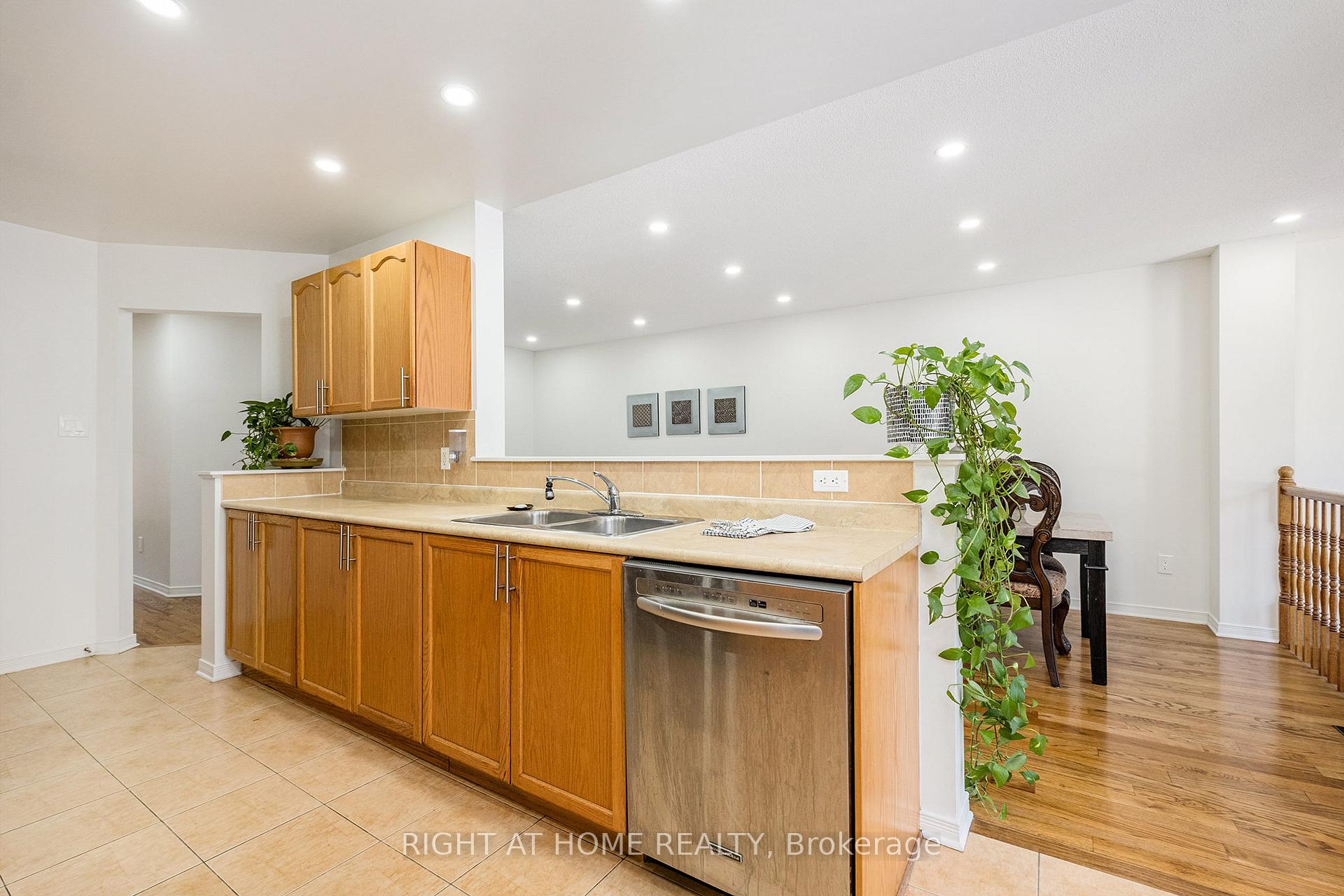 Photo 27 of 277 Macoun Circle, Ottawa, Hunt Club Park/Greenboro — HOMEH