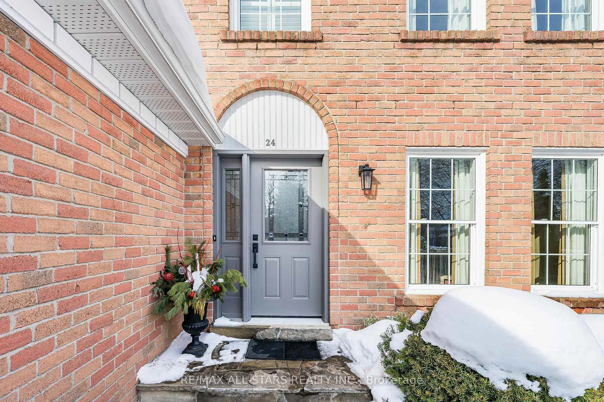 Photo 3 of 24 Ferndell Circle, Markham, Unionville — HOMEH