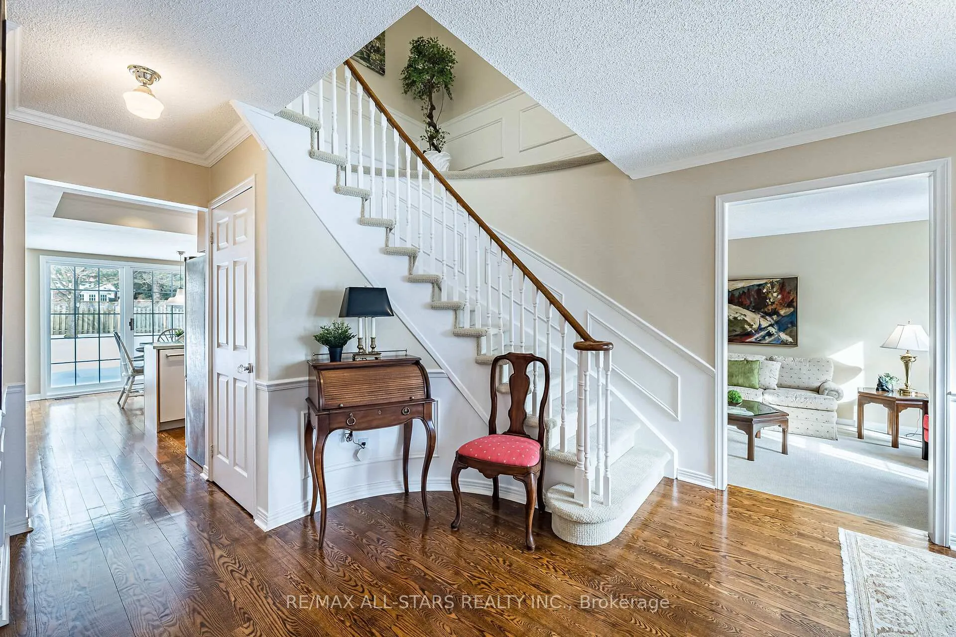 Photo 5 of 24 Ferndell Circle, Markham, Unionville — HOMEH
