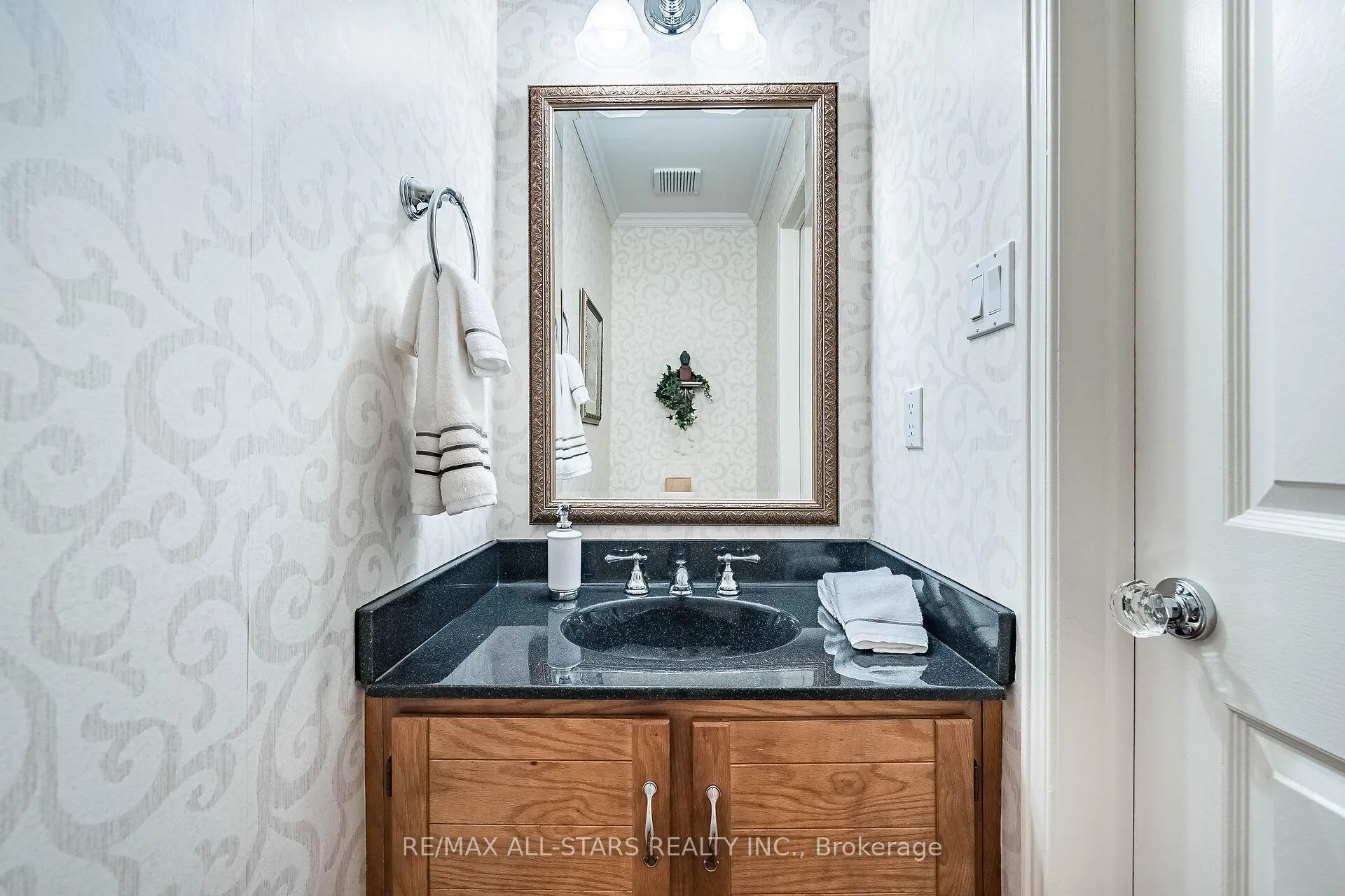 Photo 20 of 24 Ferndell Circle, Markham, Unionville — HOMEH