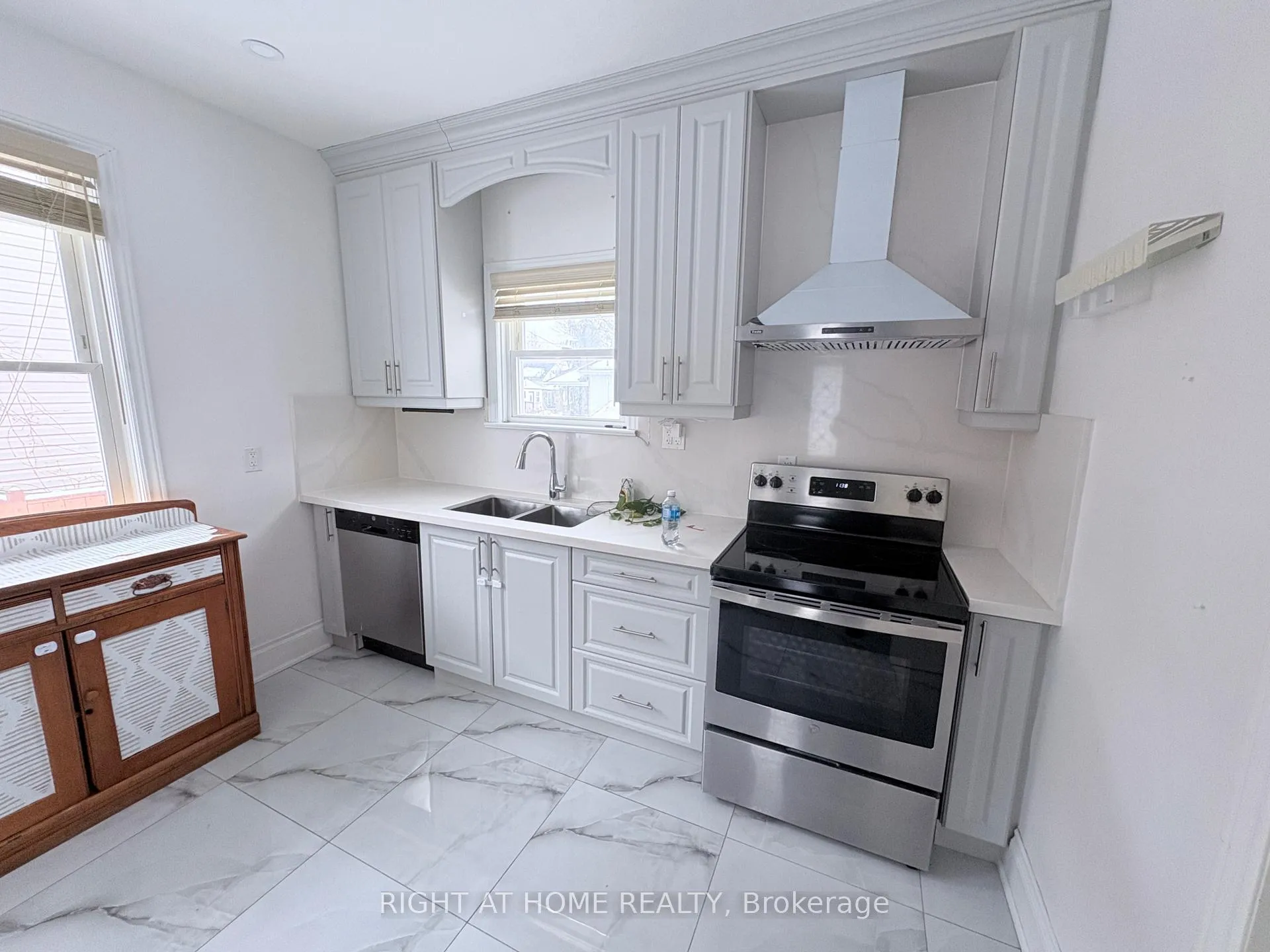 Photo 7 of Unit Main, 144 Conant Street, Oshawa, Lakeview — HOMEH