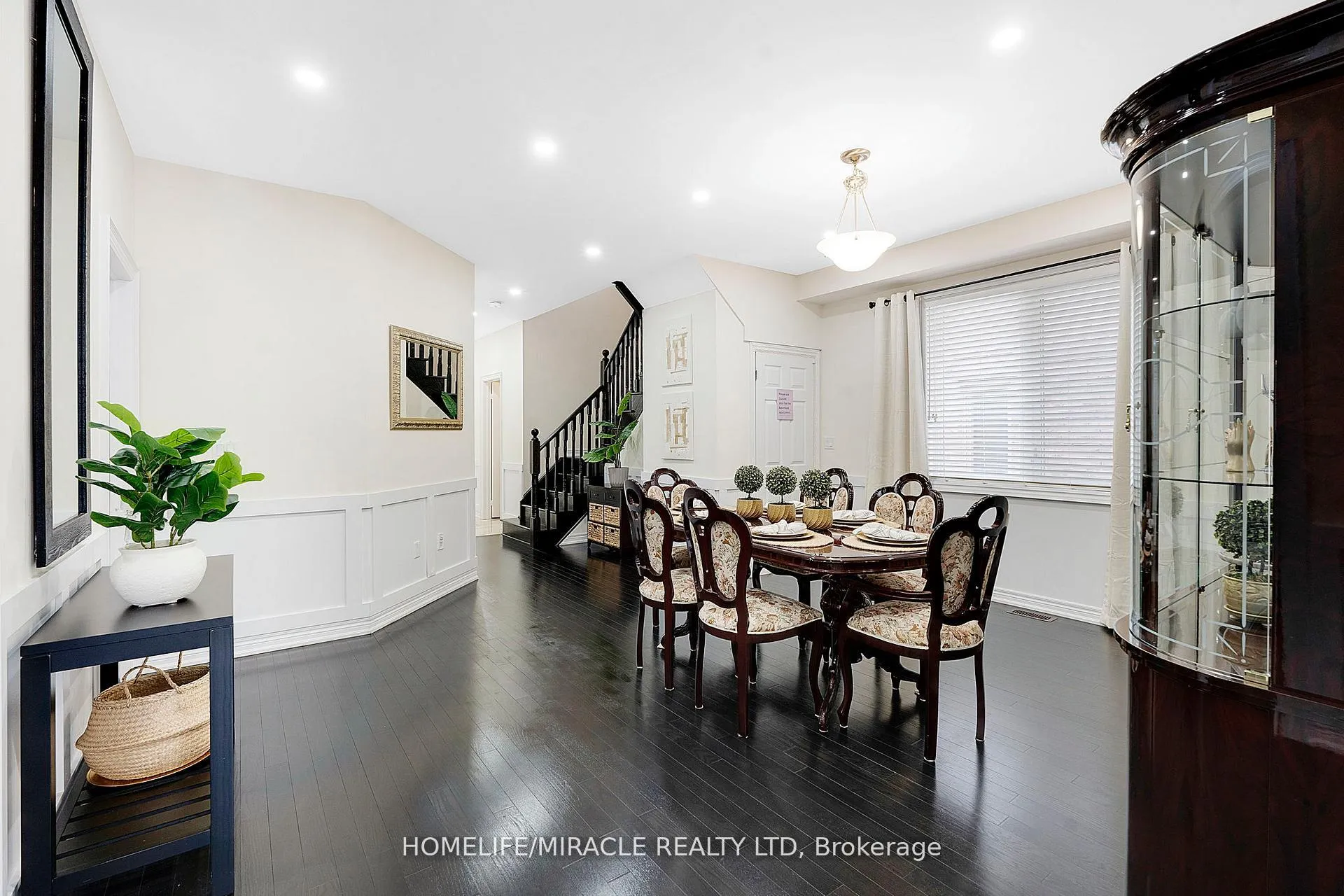 Photo 11 of 10 Dalecrest Road, Brampton, Credit Valley — HOMEH