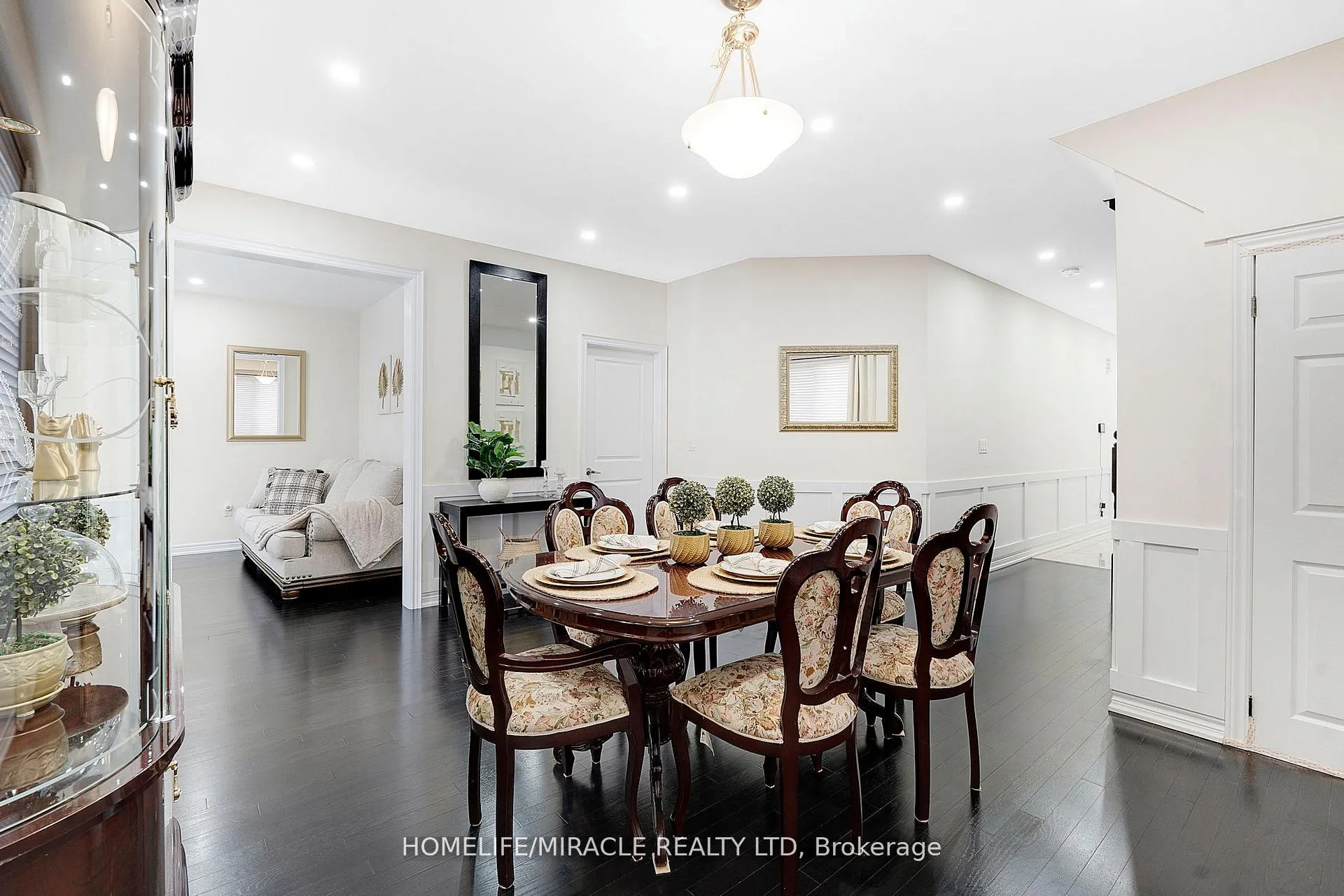 Photo 12 of 10 Dalecrest Road, Brampton, Credit Valley — HOMEH