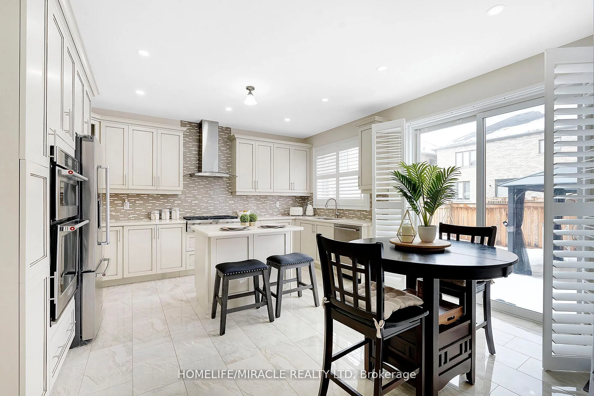 Photo 15 of 10 Dalecrest Road, Brampton, Credit Valley — HOMEH