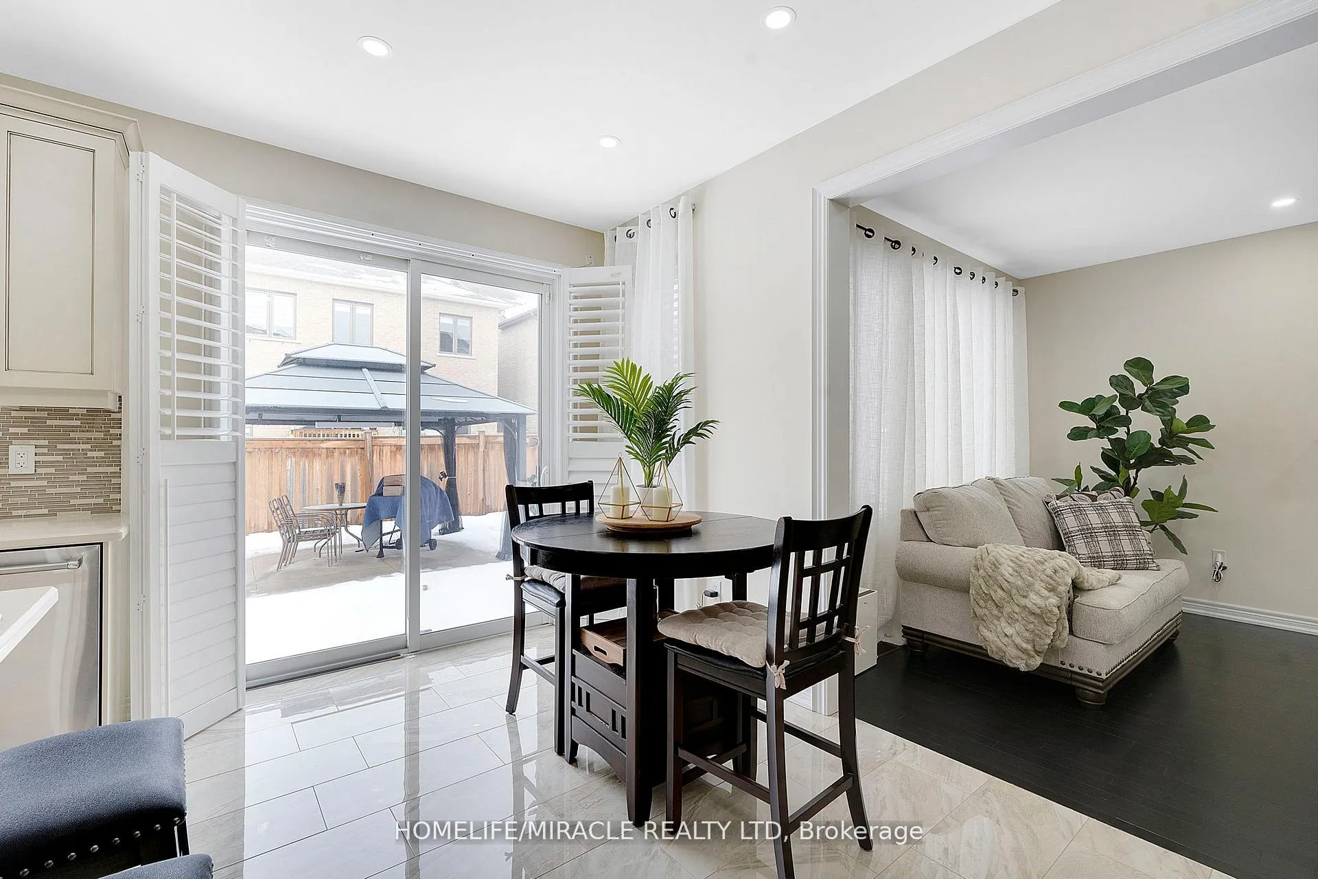 Photo 16 of 10 Dalecrest Road, Brampton, Credit Valley — HOMEH