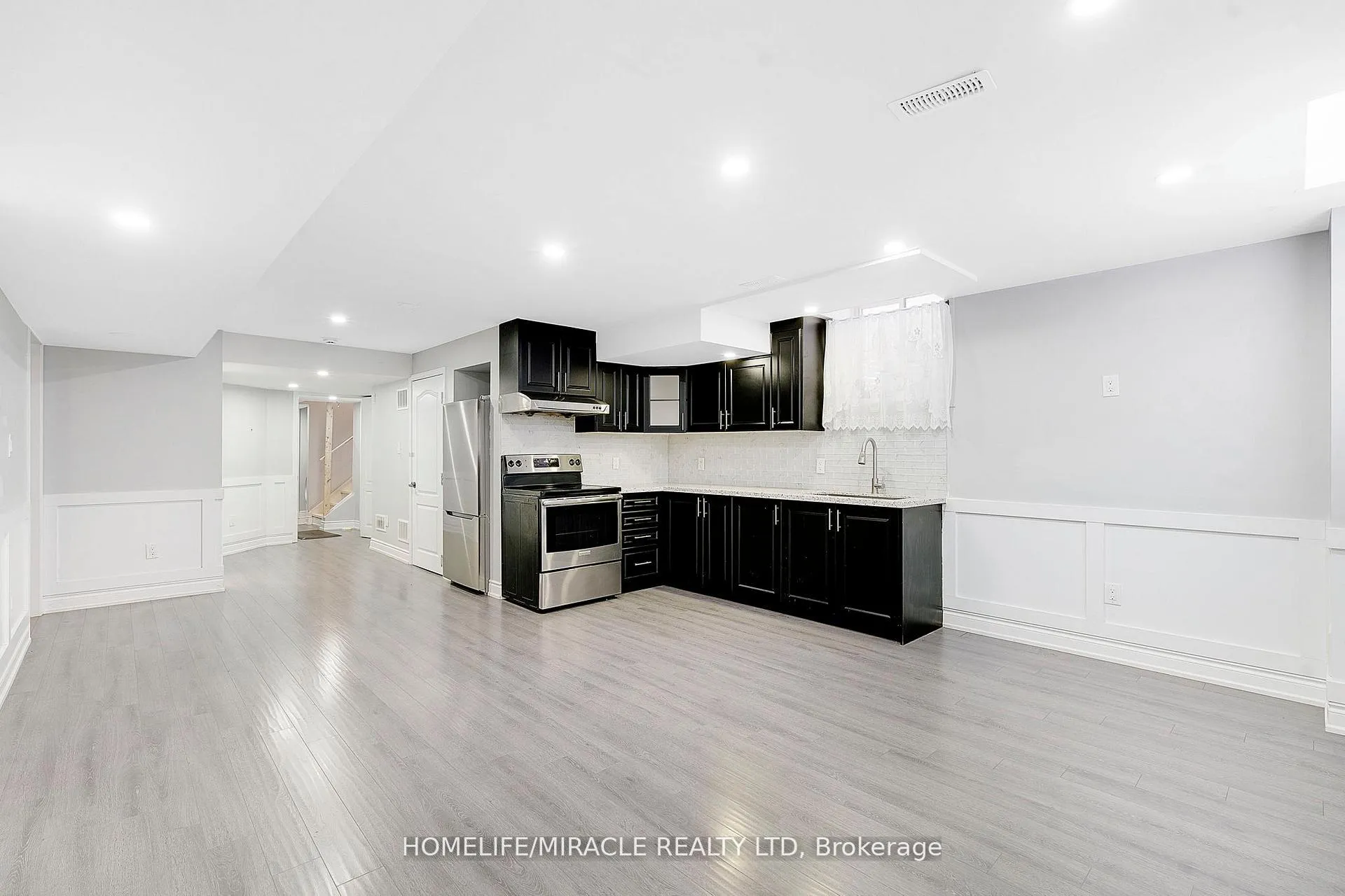 Photo 37 of 10 Dalecrest Road, Brampton, Credit Valley — HOMEH