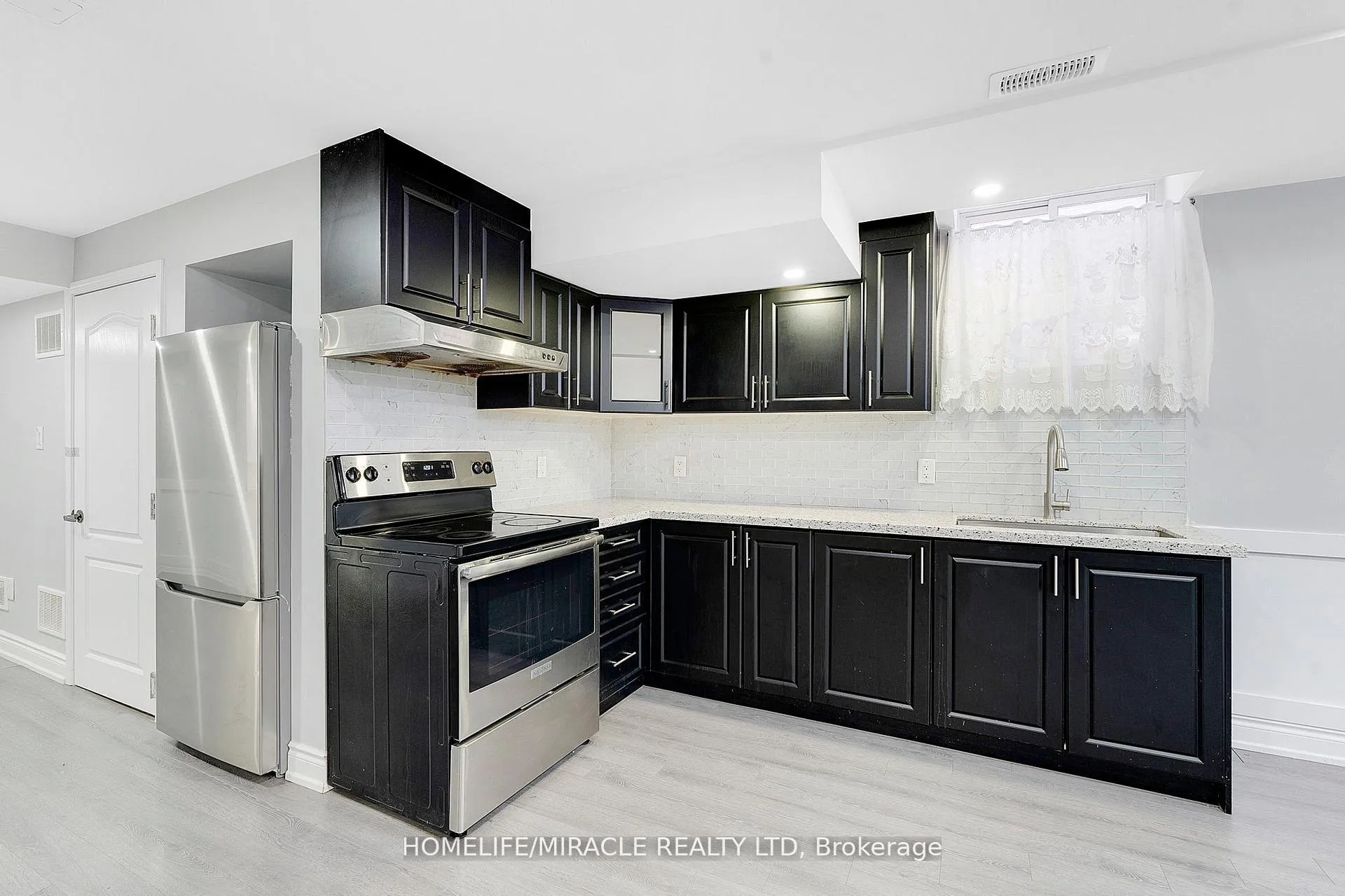 Photo 39 of 10 Dalecrest Road, Brampton, Credit Valley — HOMEH