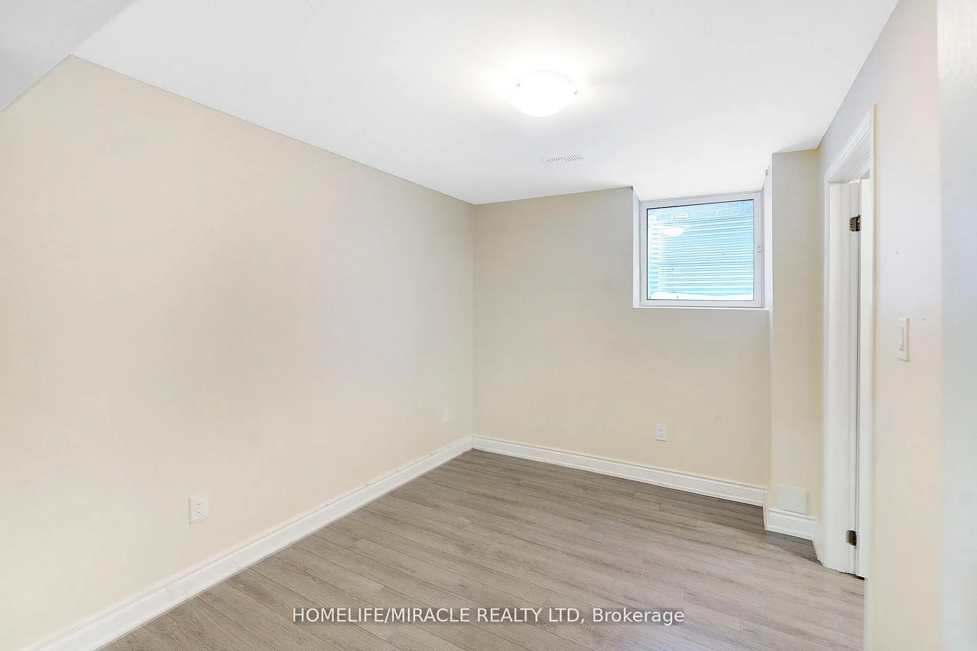 Photo 42 of 10 Dalecrest Road, Brampton, Credit Valley — HOMEH