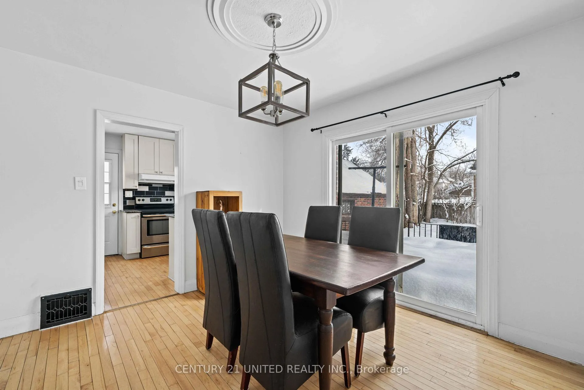 Photo 10 of 598 Donegal Street, Peterborough, Town Ward 3 — HOMEH