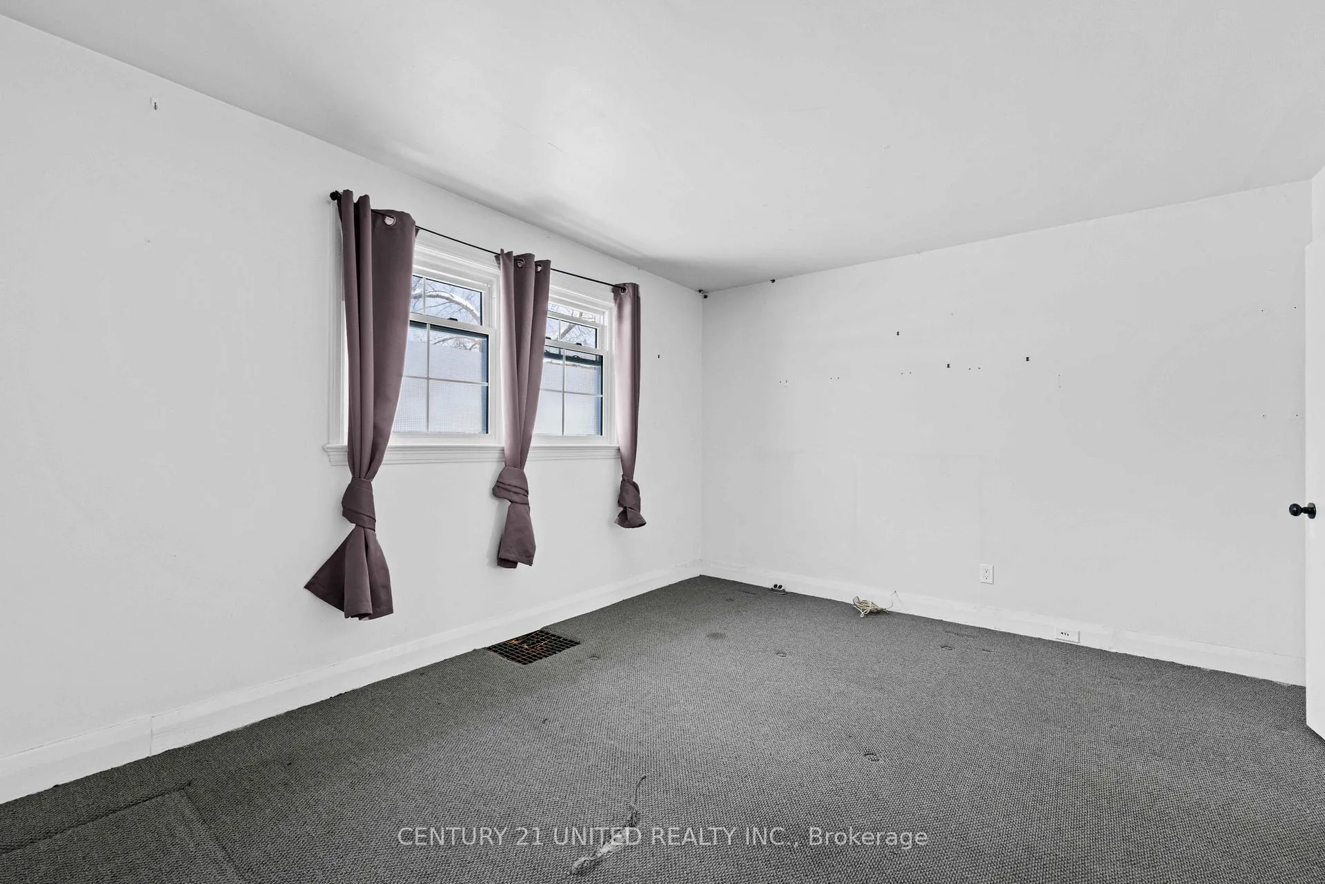 Photo 11 of 598 Donegal Street, Peterborough, Town Ward 3 — HOMEH