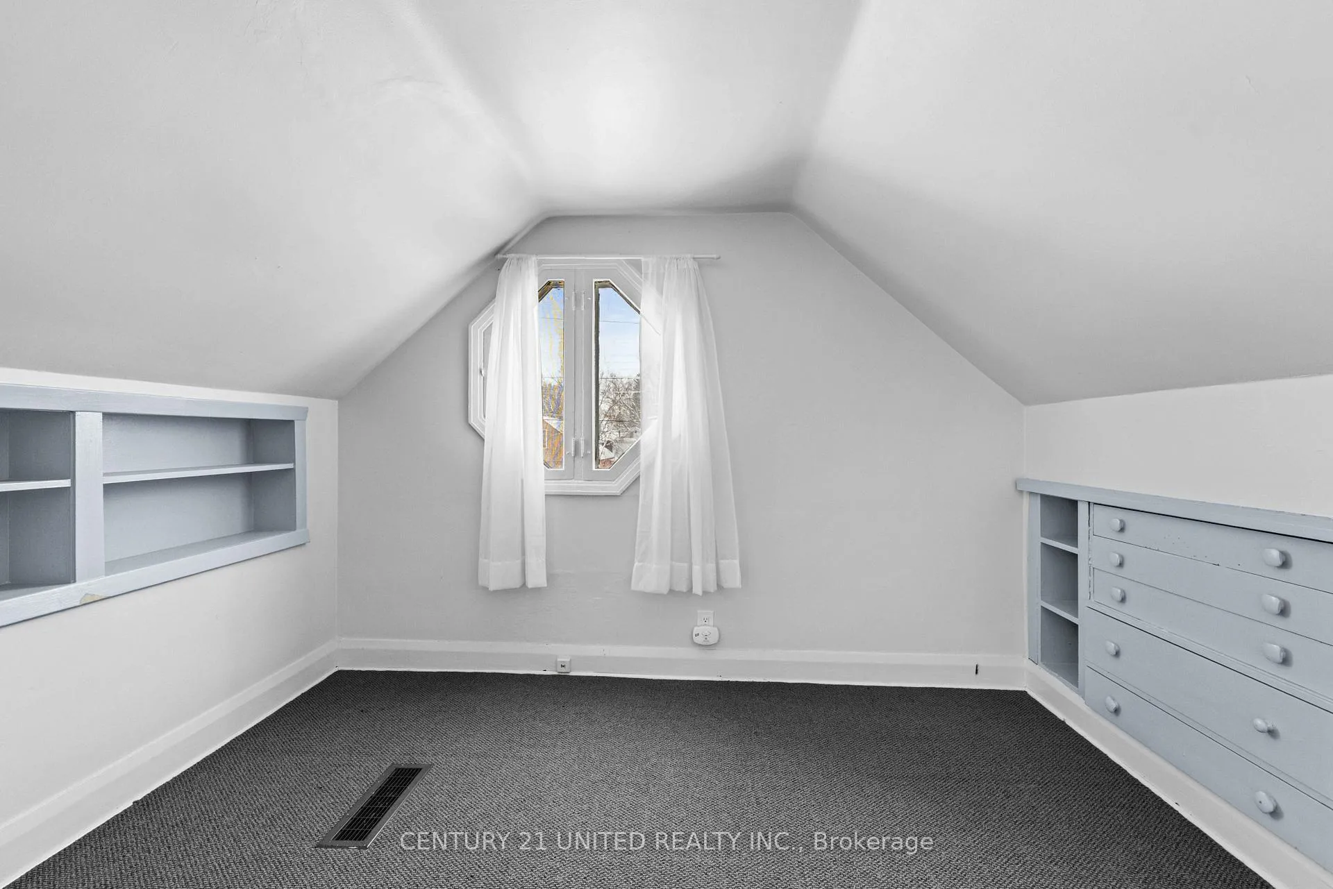 Photo 13 of 598 Donegal Street, Peterborough, Town Ward 3 — HOMEH