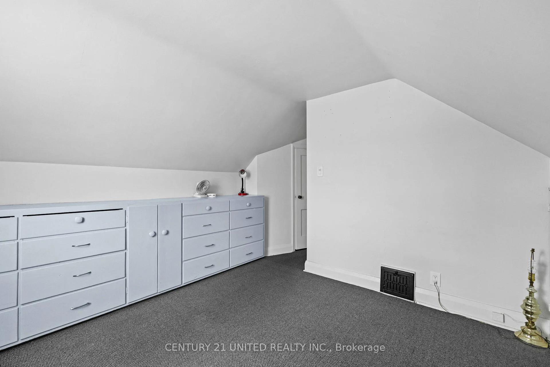 Photo 16 of 598 Donegal Street, Peterborough, Town Ward 3 — HOMEH