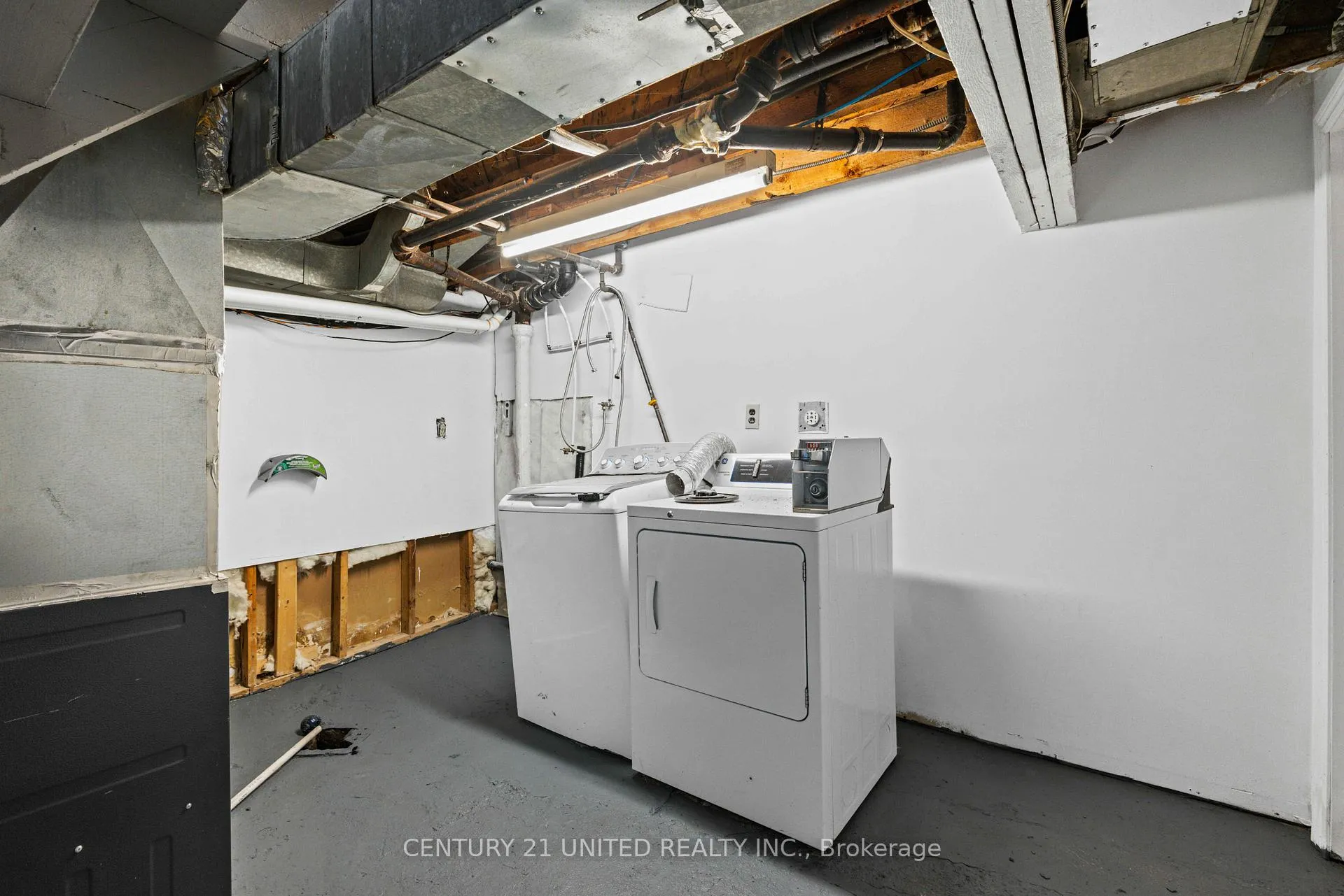 Photo 17 of 598 Donegal Street, Peterborough, Town Ward 3 — HOMEH