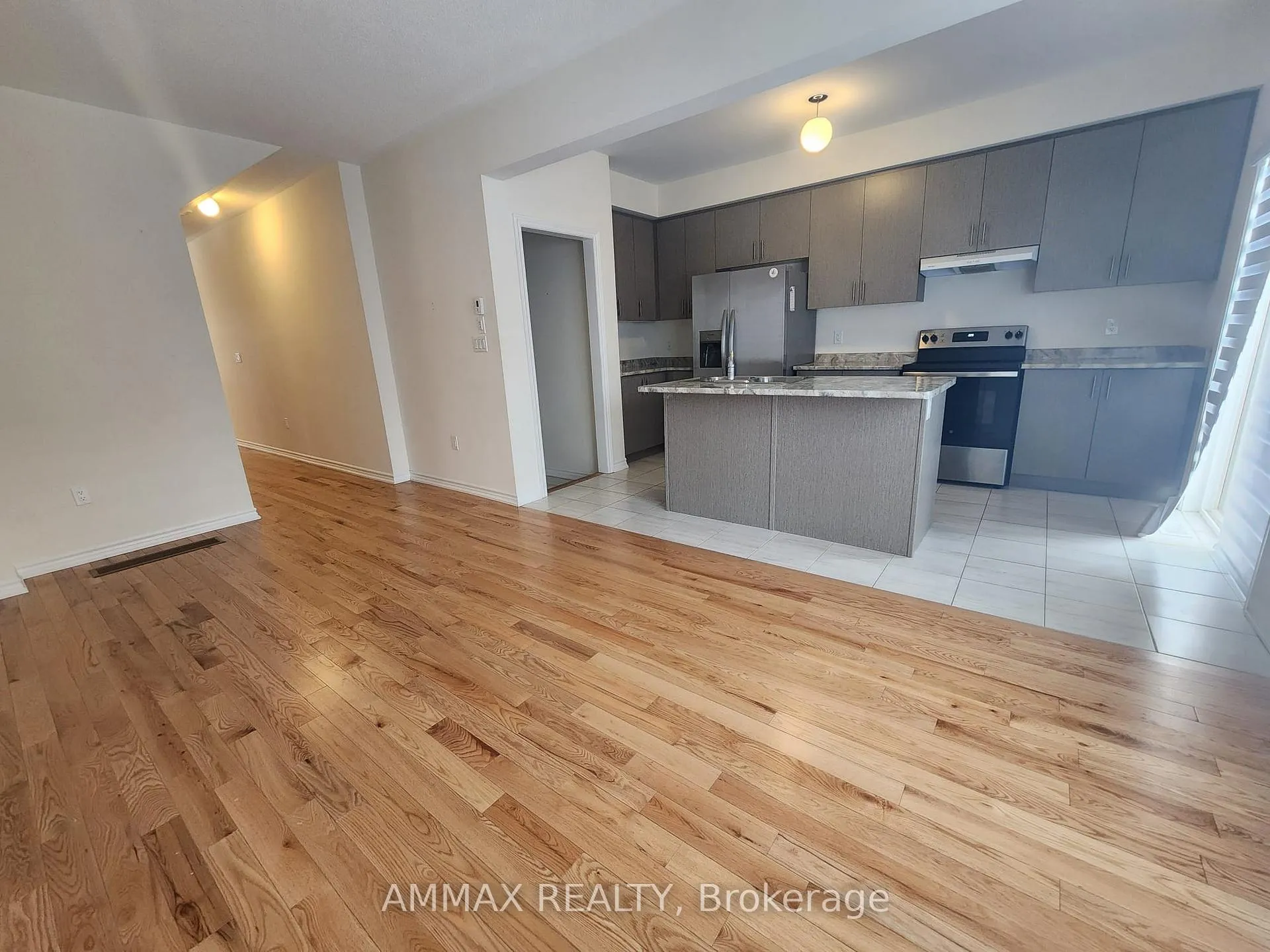 Photo 5 of 2517 Athena Path, Pickering, Rural Pickering — HOMEH