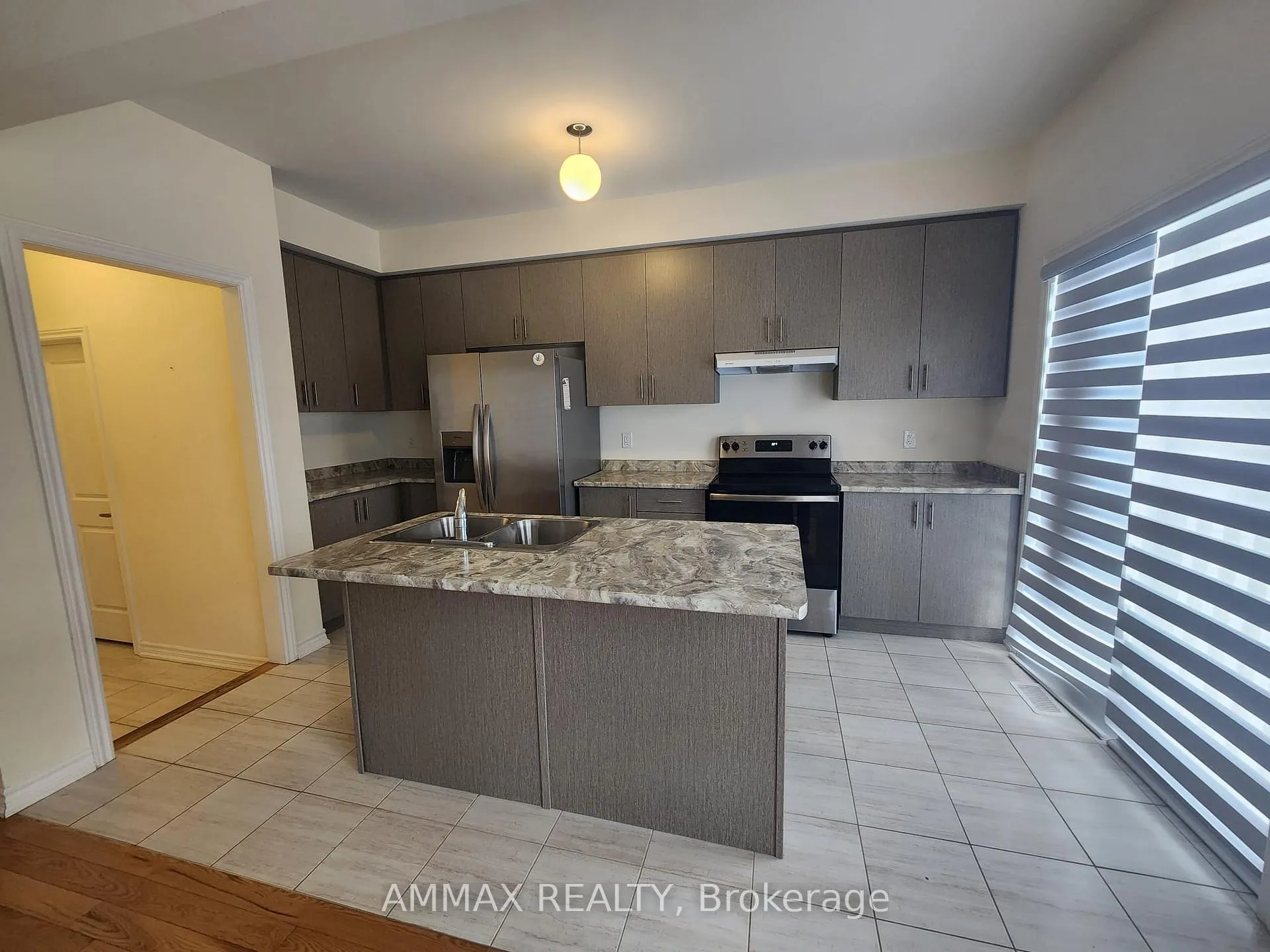 Photo 6 of 2517 Athena Path, Pickering, Rural Pickering — HOMEH