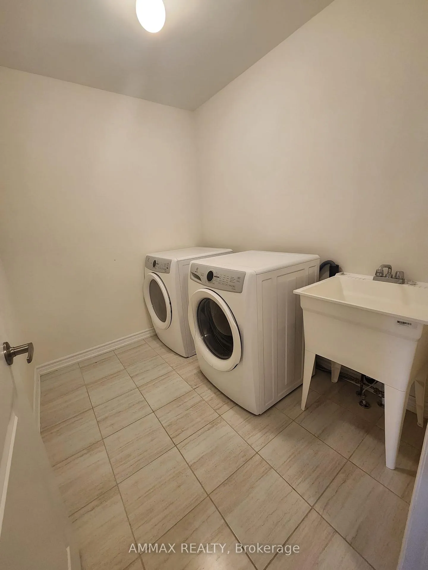 Photo 10 of 2517 Athena Path, Pickering, Rural Pickering — HOMEH