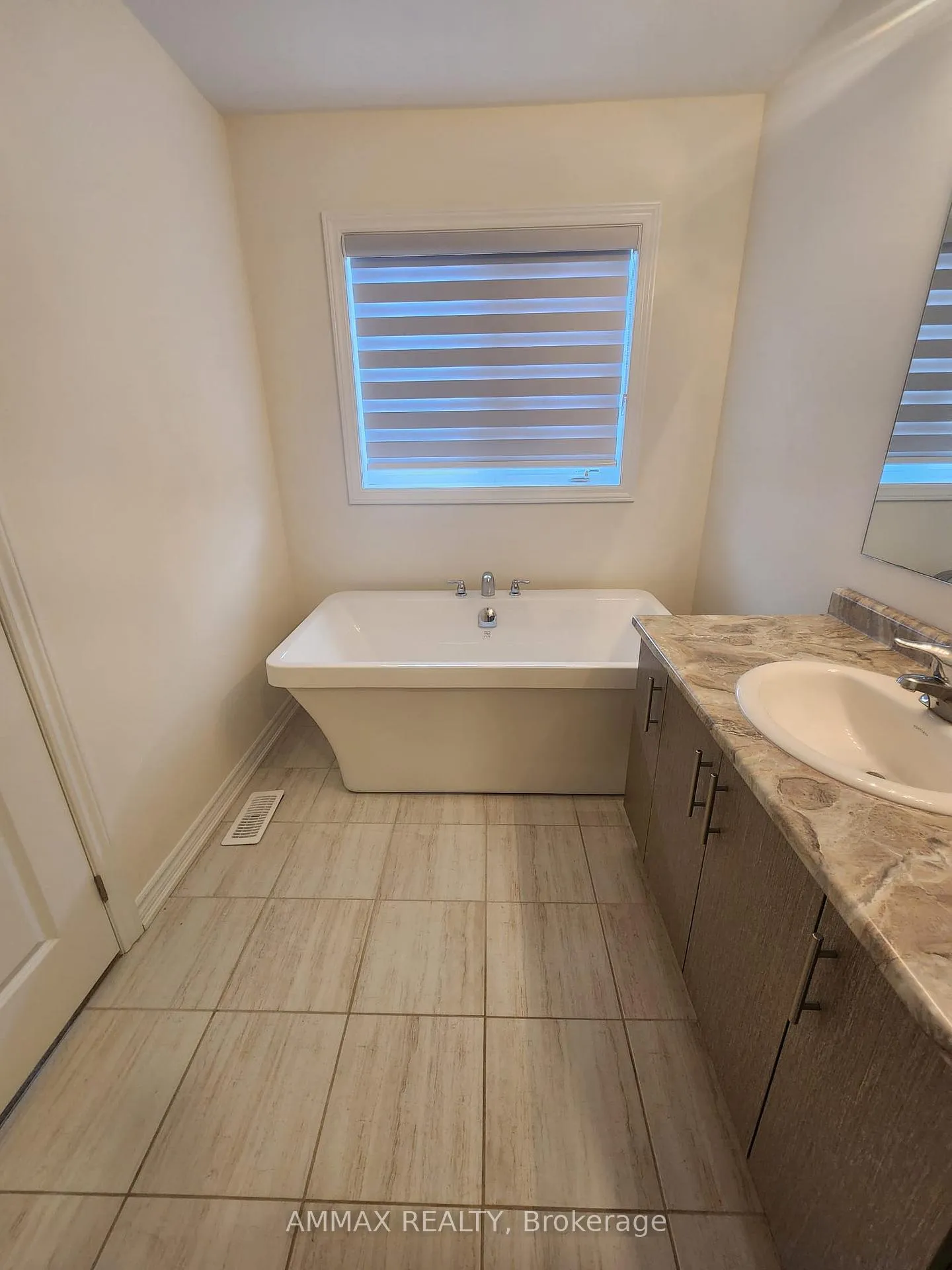 Photo 12 of 2517 Athena Path, Pickering, Rural Pickering — HOMEH