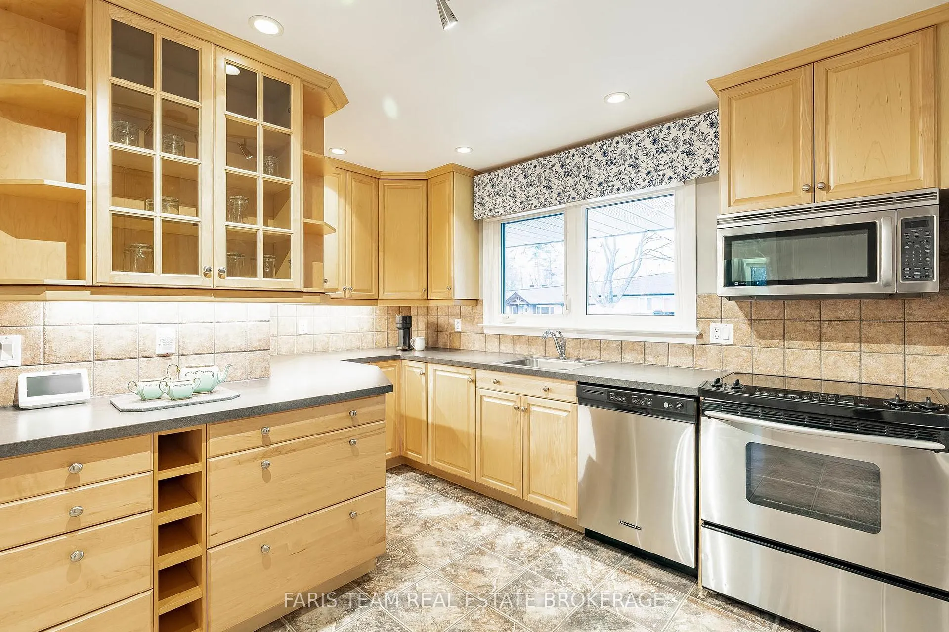 Photo 5 of 15 Davidson Street, Barrie, Wellington — HOMEH