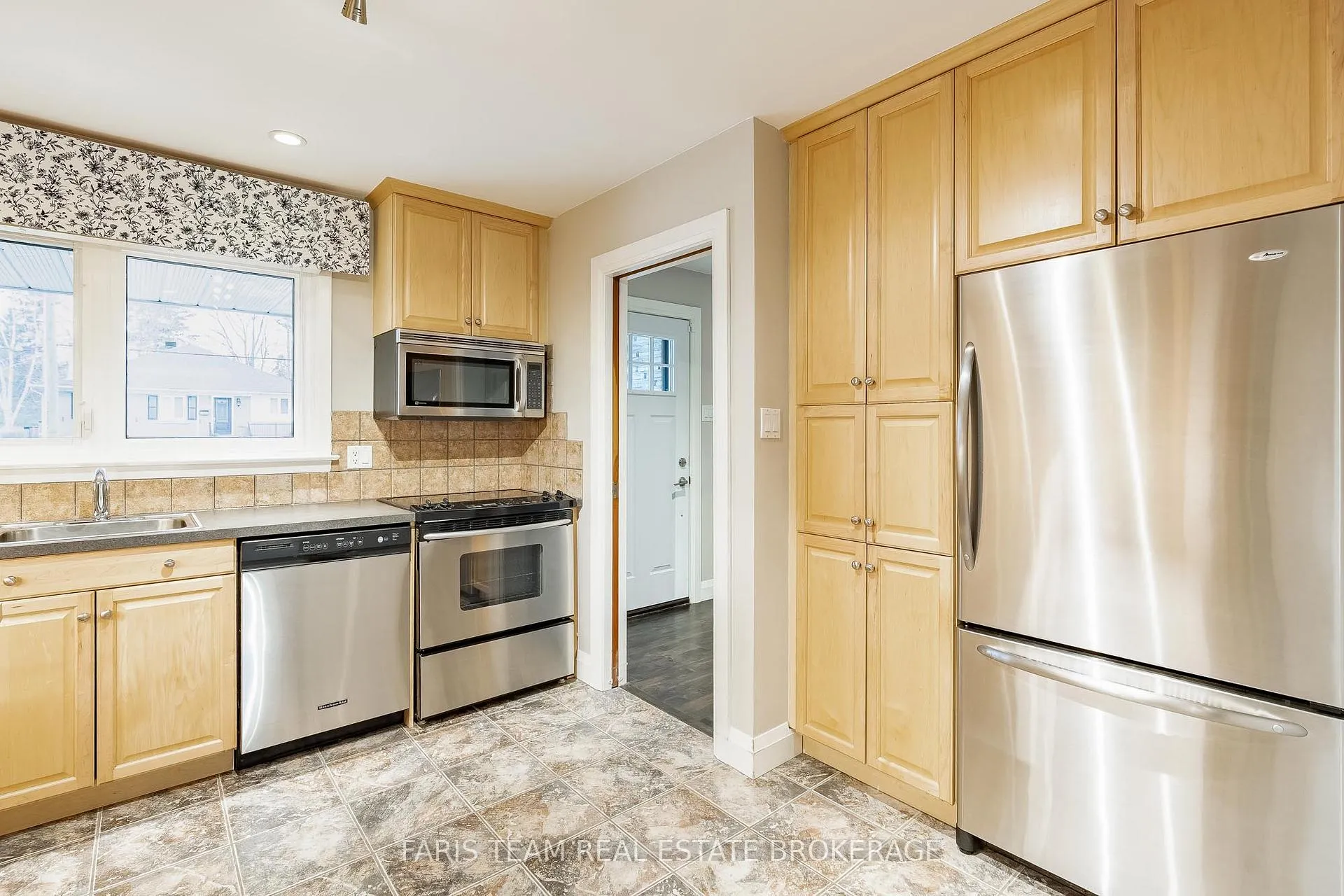 Photo 7 of 15 Davidson Street, Barrie, Wellington — HOMEH