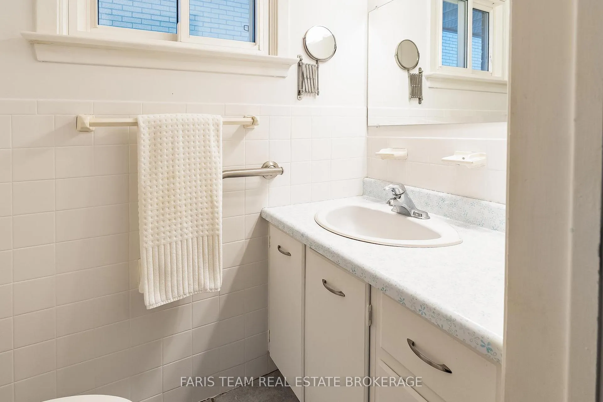 Photo 14 of 15 Davidson Street, Barrie, Wellington — HOMEH