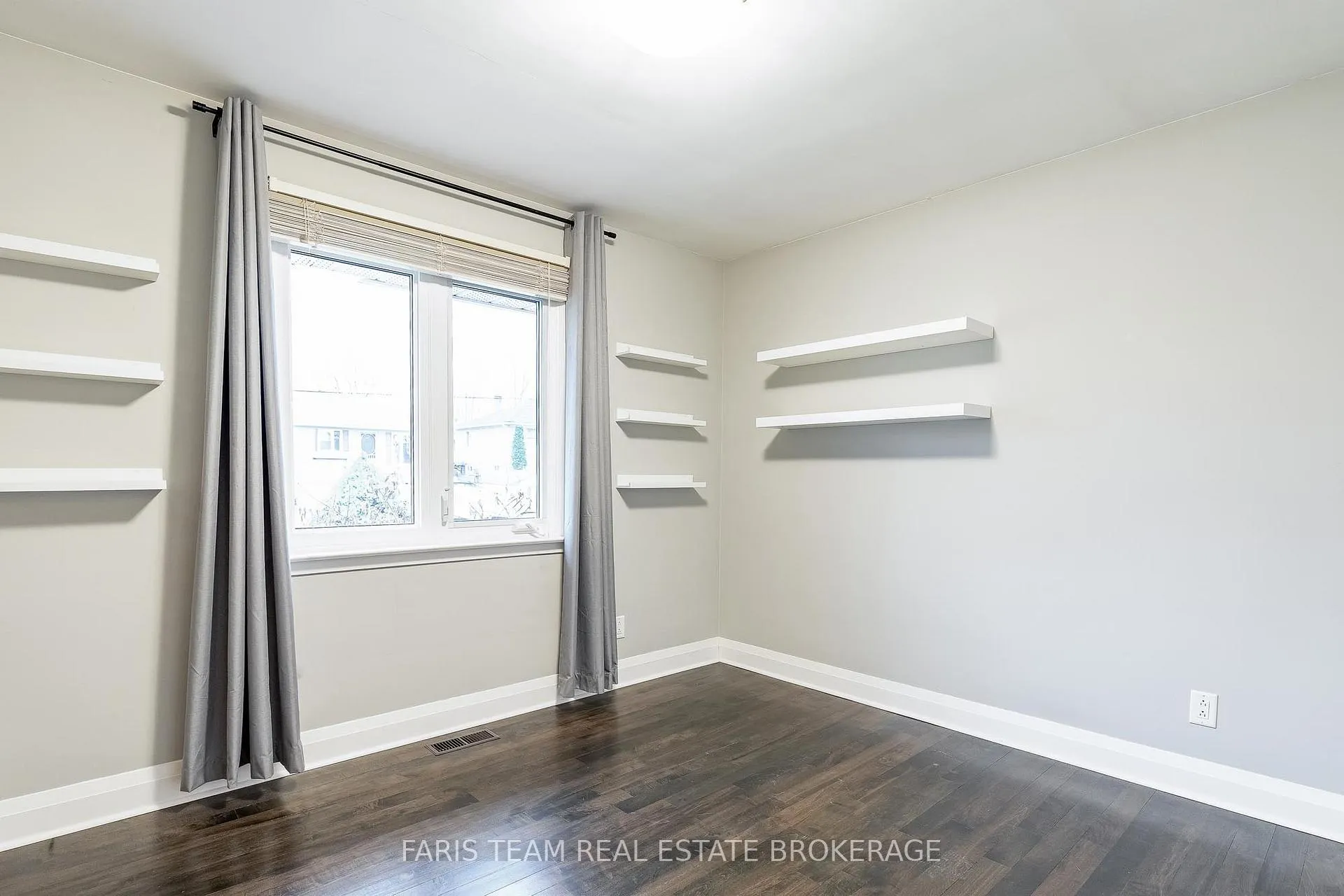 Photo 15 of 15 Davidson Street, Barrie, Wellington — HOMEH