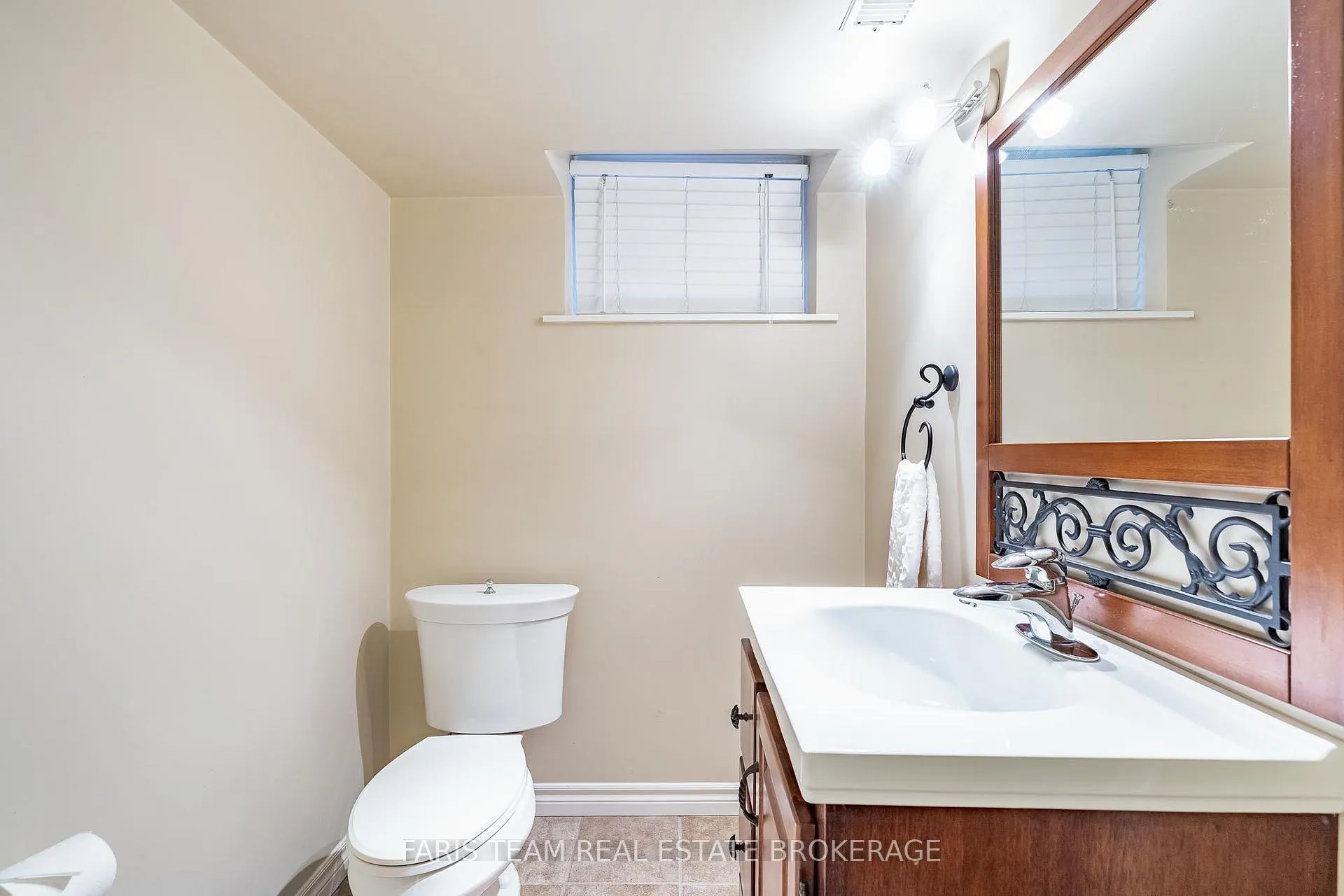 Photo 23 of 15 Davidson Street, Barrie, Wellington — HOMEH
