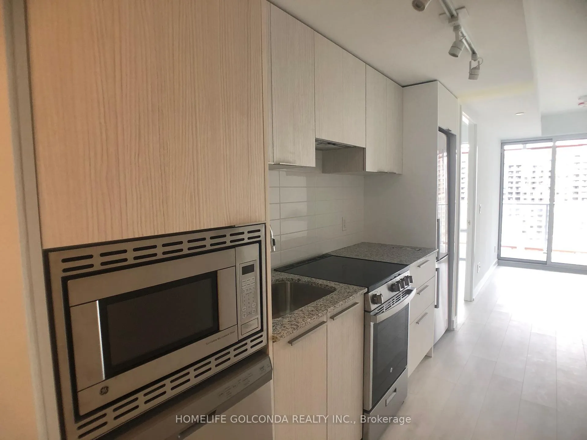 Photo 4 of Unit 908, 18 Maitland Terrace, Toronto, Church-Yonge Corridor — HOMEH