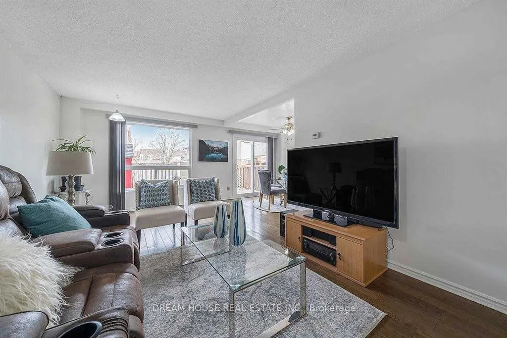 Photo 7 of 47 Rushmore Crescent, Brampton, Heart Lake East — HOMEH