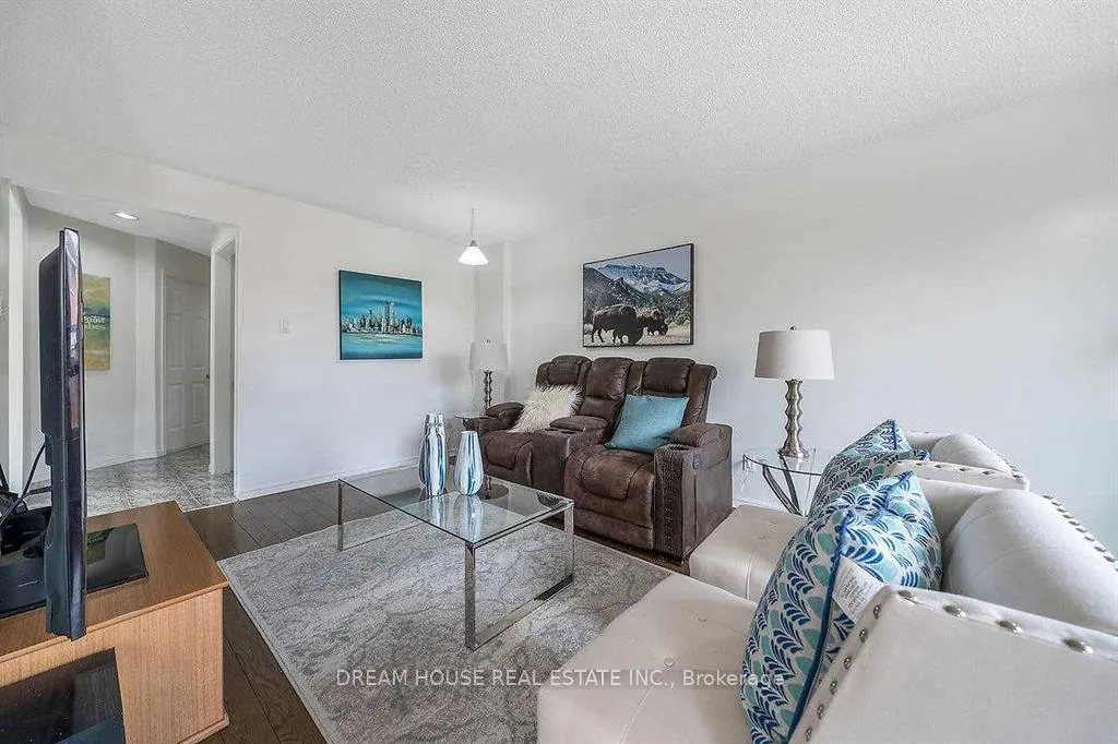 Photo 8 of 47 Rushmore Crescent, Brampton, Heart Lake East — HOMEH