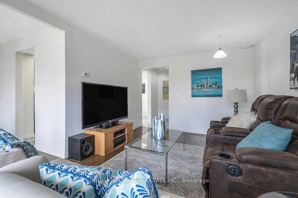 Photo 9 of 47 Rushmore Crescent, Brampton, Heart Lake East — HOMEH