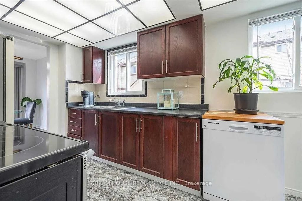 Photo 14 of 47 Rushmore Crescent, Brampton, Heart Lake East — HOMEH