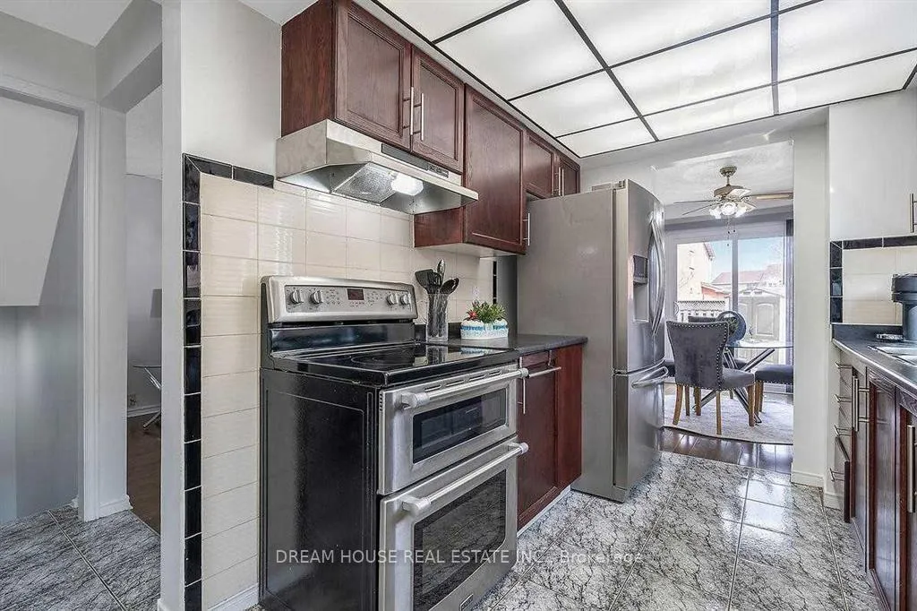 Photo 15 of 47 Rushmore Crescent, Brampton, Heart Lake East — HOMEH