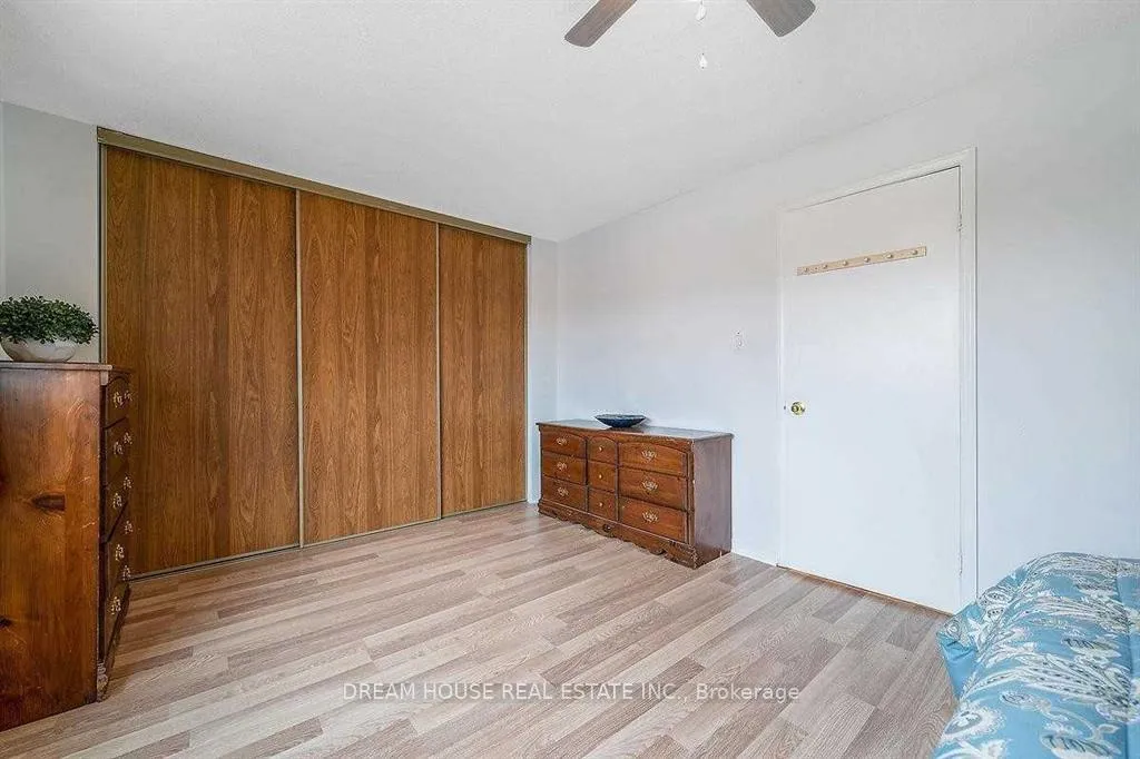 Photo 19 of 47 Rushmore Crescent, Brampton, Heart Lake East — HOMEH
