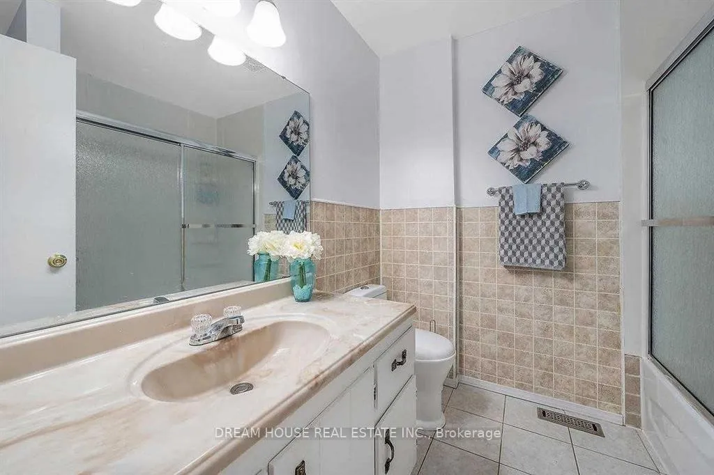 Photo 24 of 47 Rushmore Crescent, Brampton, Heart Lake East — HOMEH