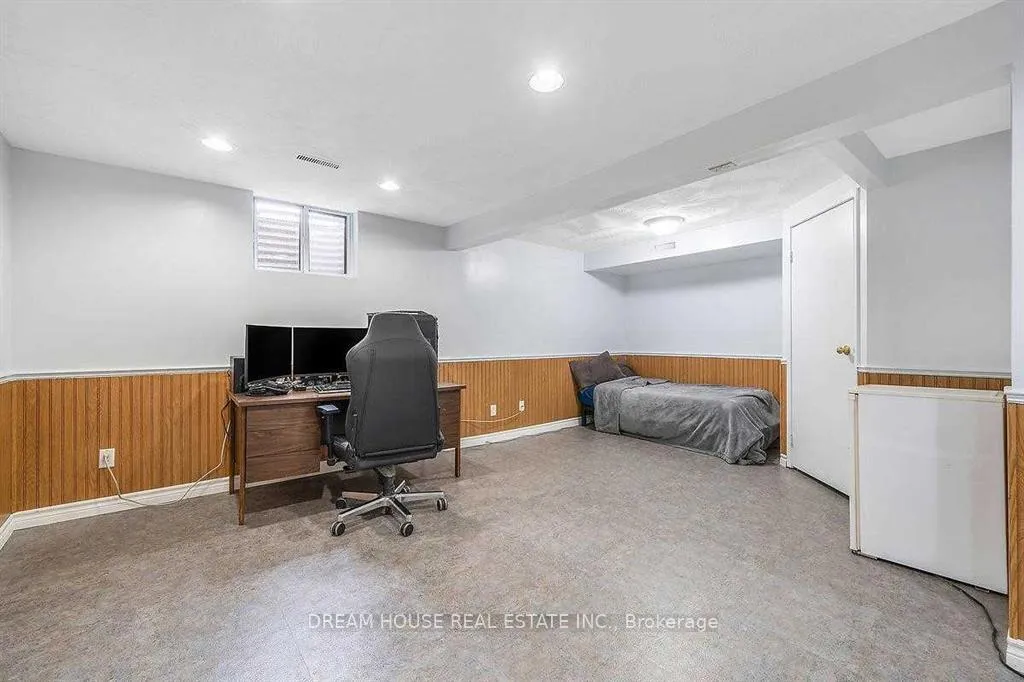 Photo 25 of 47 Rushmore Crescent, Brampton, Heart Lake East — HOMEH