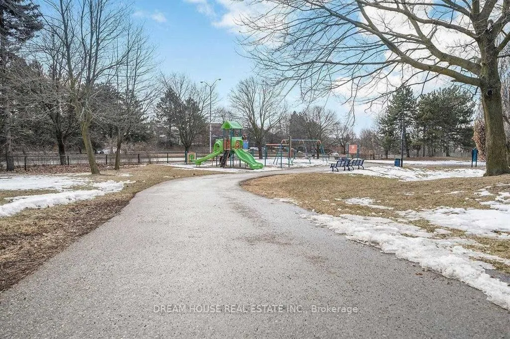 Photo 30 of 47 Rushmore Crescent, Brampton, Heart Lake East — HOMEH
