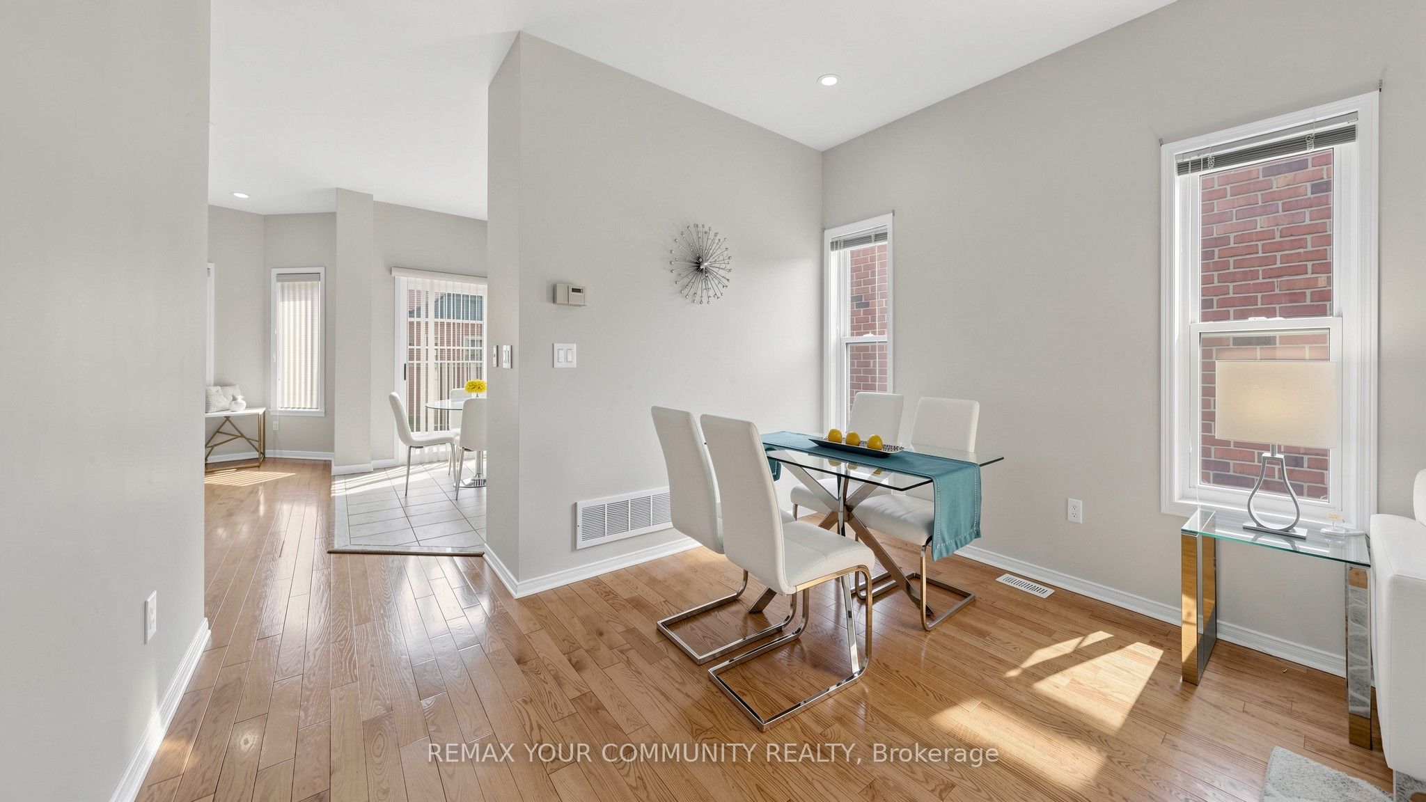 Photo 5 of 15 Catherina Street, Markham, Berczy — HOMEH