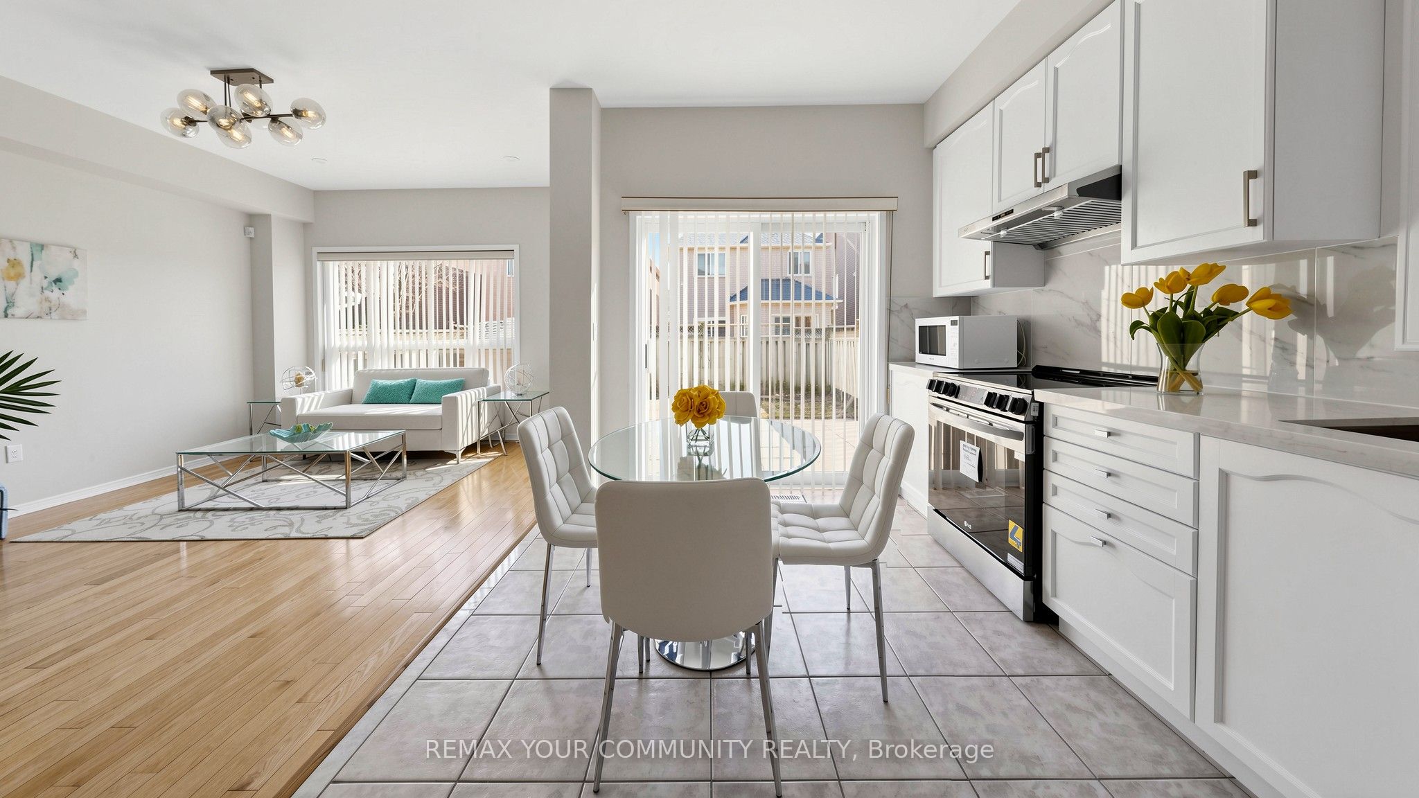 Photo 7 of 15 Catherina Street, Markham, Berczy — HOMEH