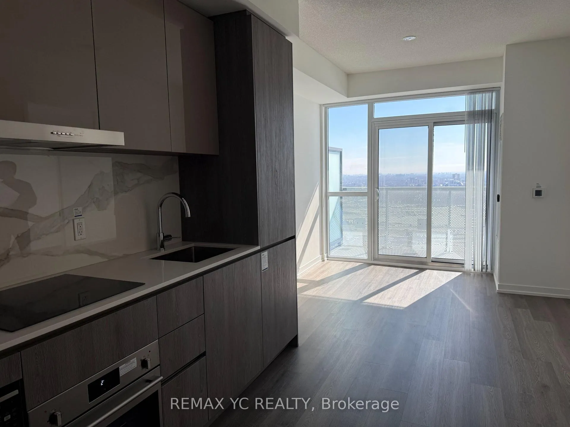 Photo 1 of Unit 4311, 8 Interchange Way, Vaughan, Vaughan Corporate Centre — HOMEH