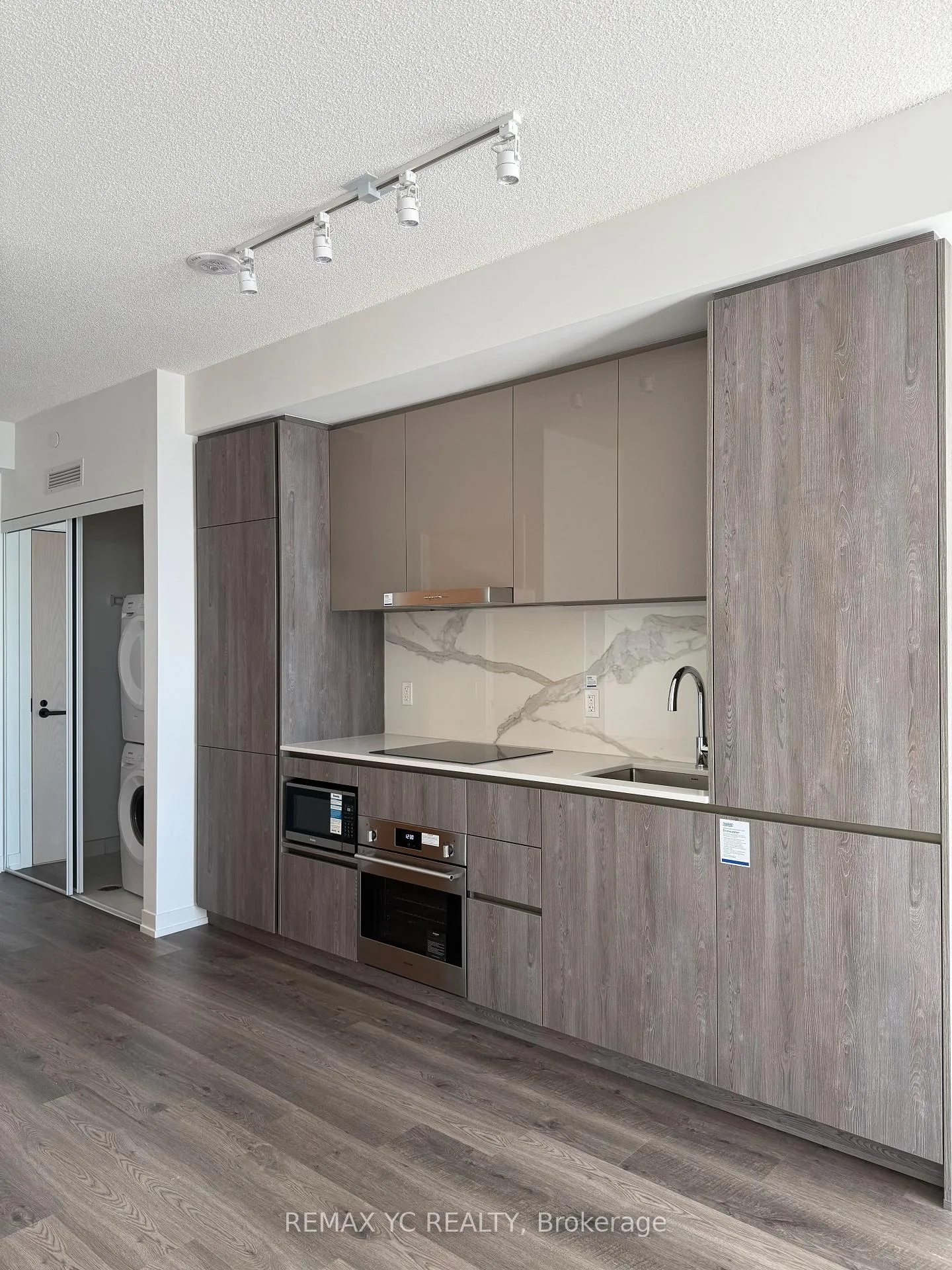 Photo 2 of Unit 4311, 8 Interchange Way, Vaughan, Vaughan Corporate Centre — HOMEH