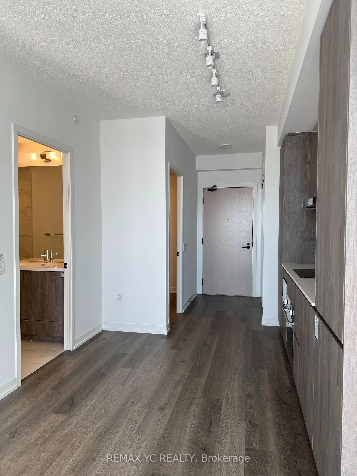 Photo 3 of Unit 4311, 8 Interchange Way, Vaughan, Vaughan Corporate Centre — HOMEH