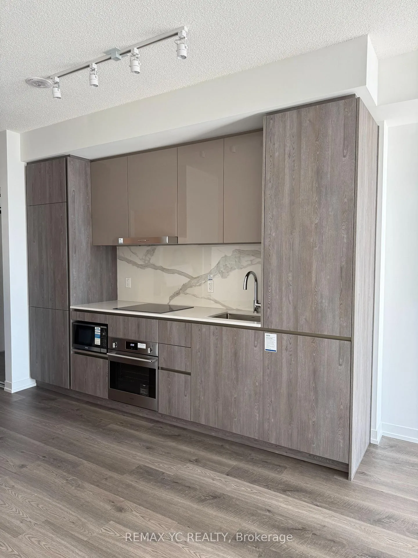 Photo 4 of Unit 4311, 8 Interchange Way, Vaughan, Vaughan Corporate Centre — HOMEH